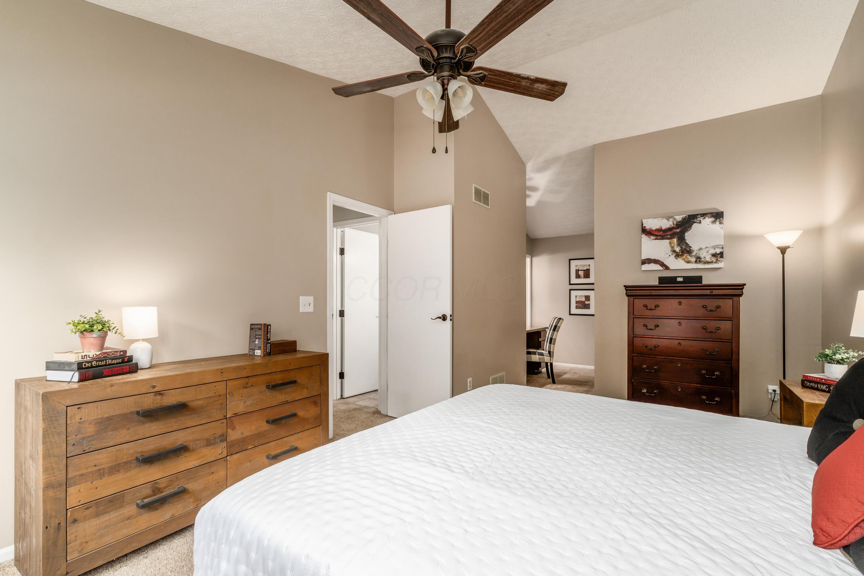 4768 Big Walnutview Court