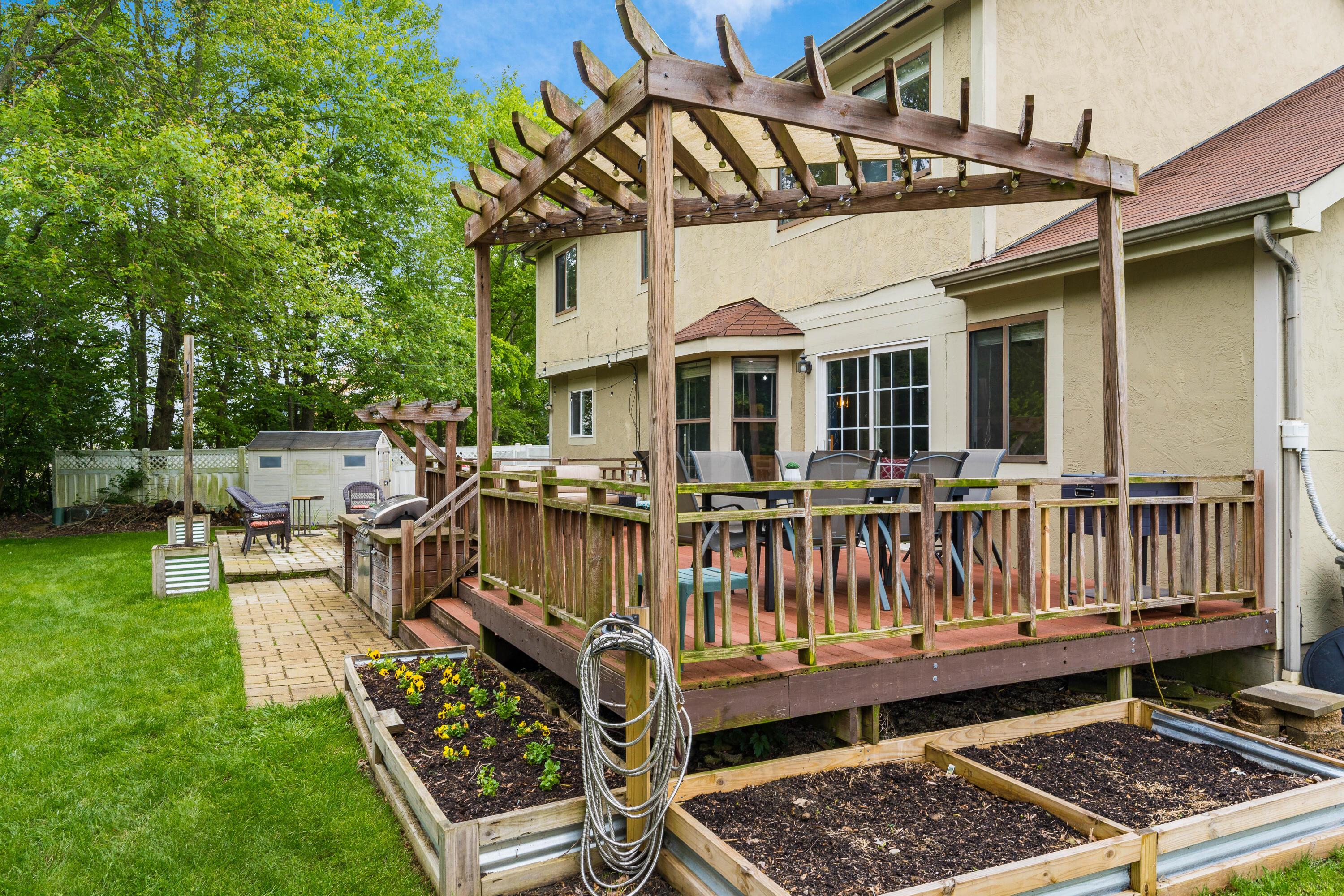 4768 Big Walnutview Court