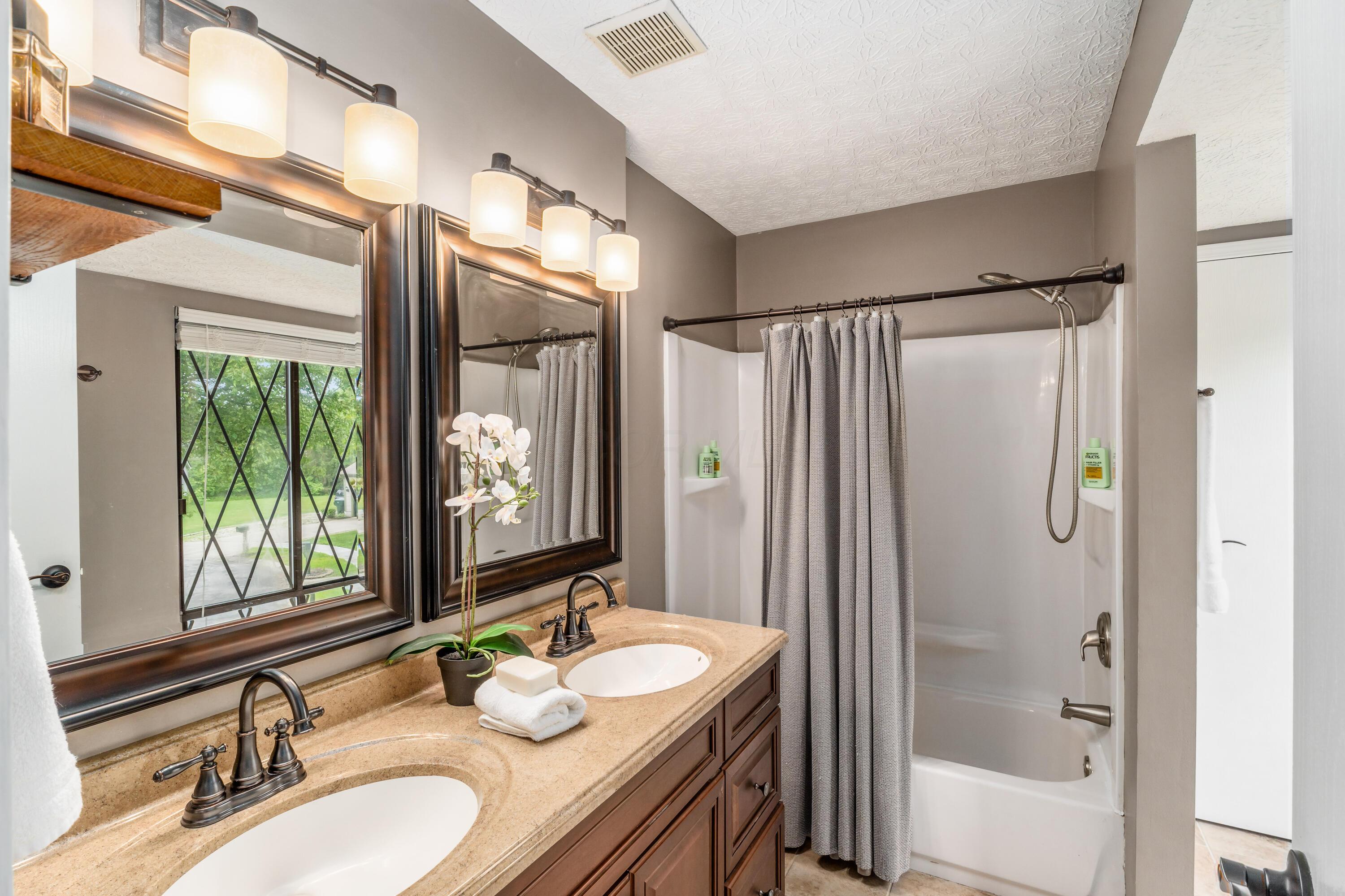 4768 Big Walnutview Court