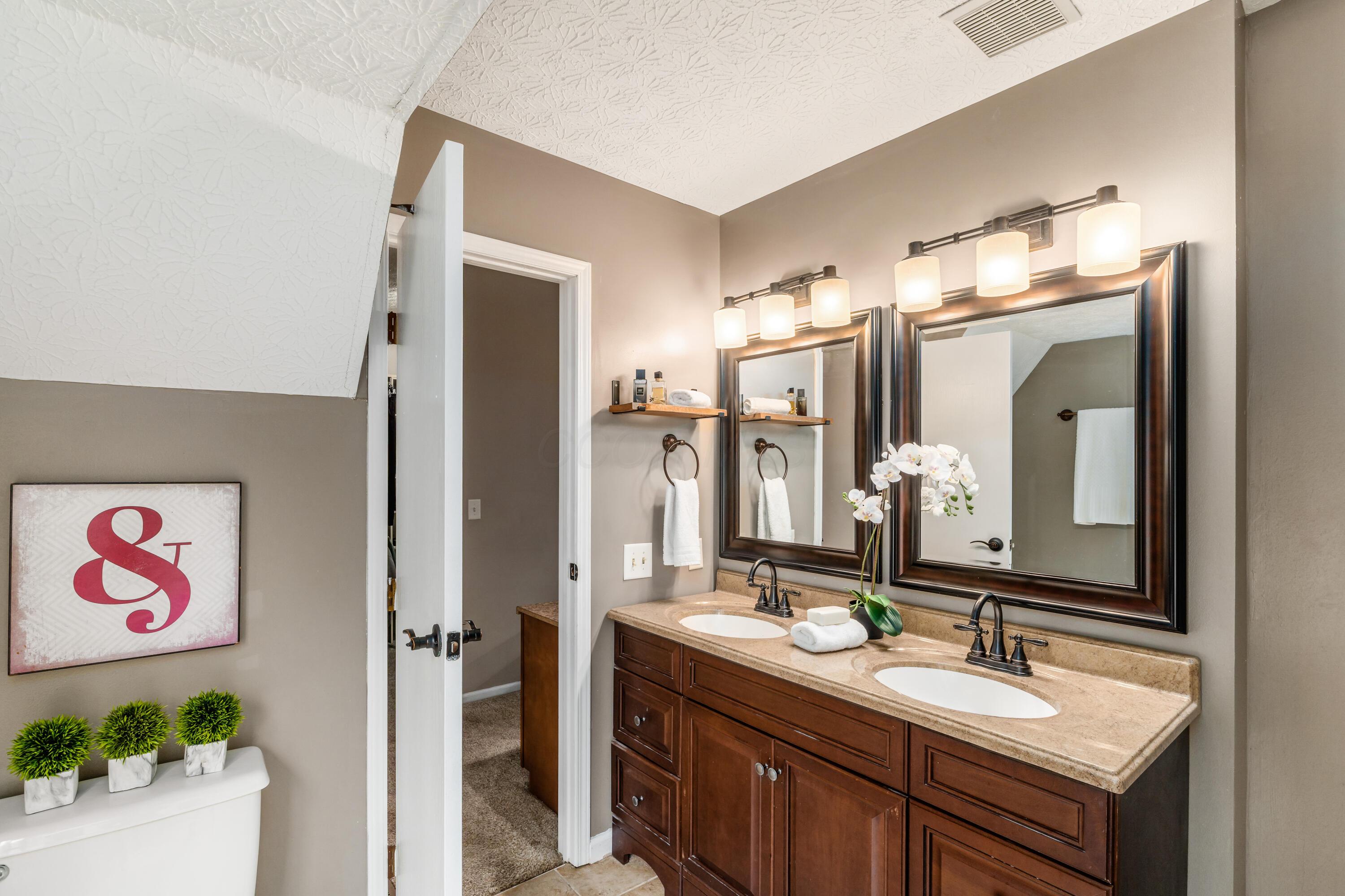 4768 Big Walnutview Court