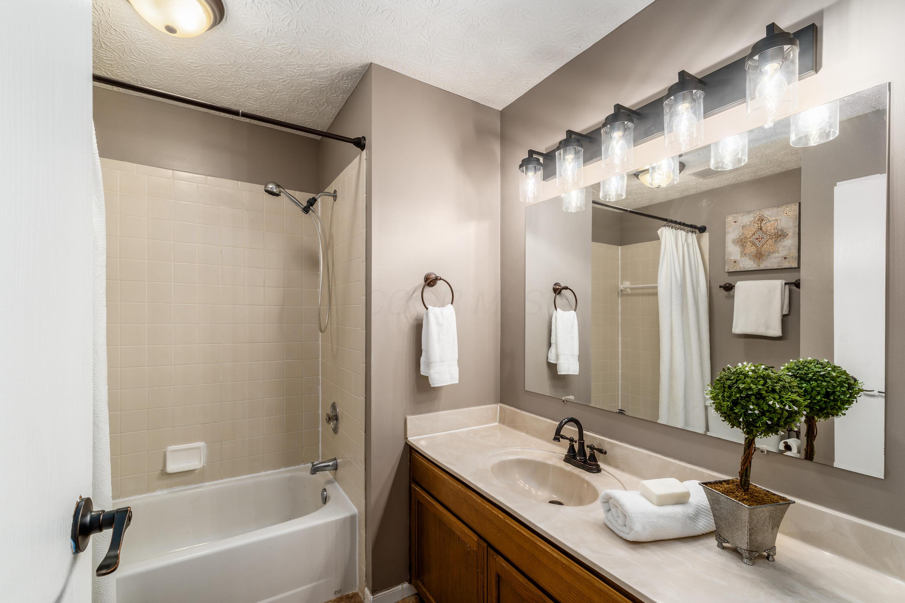 4768 Big Walnutview Court