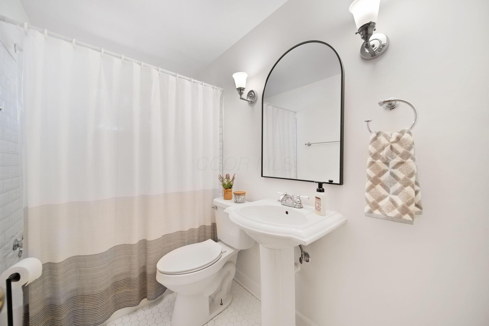 1809 Northwest Court, C