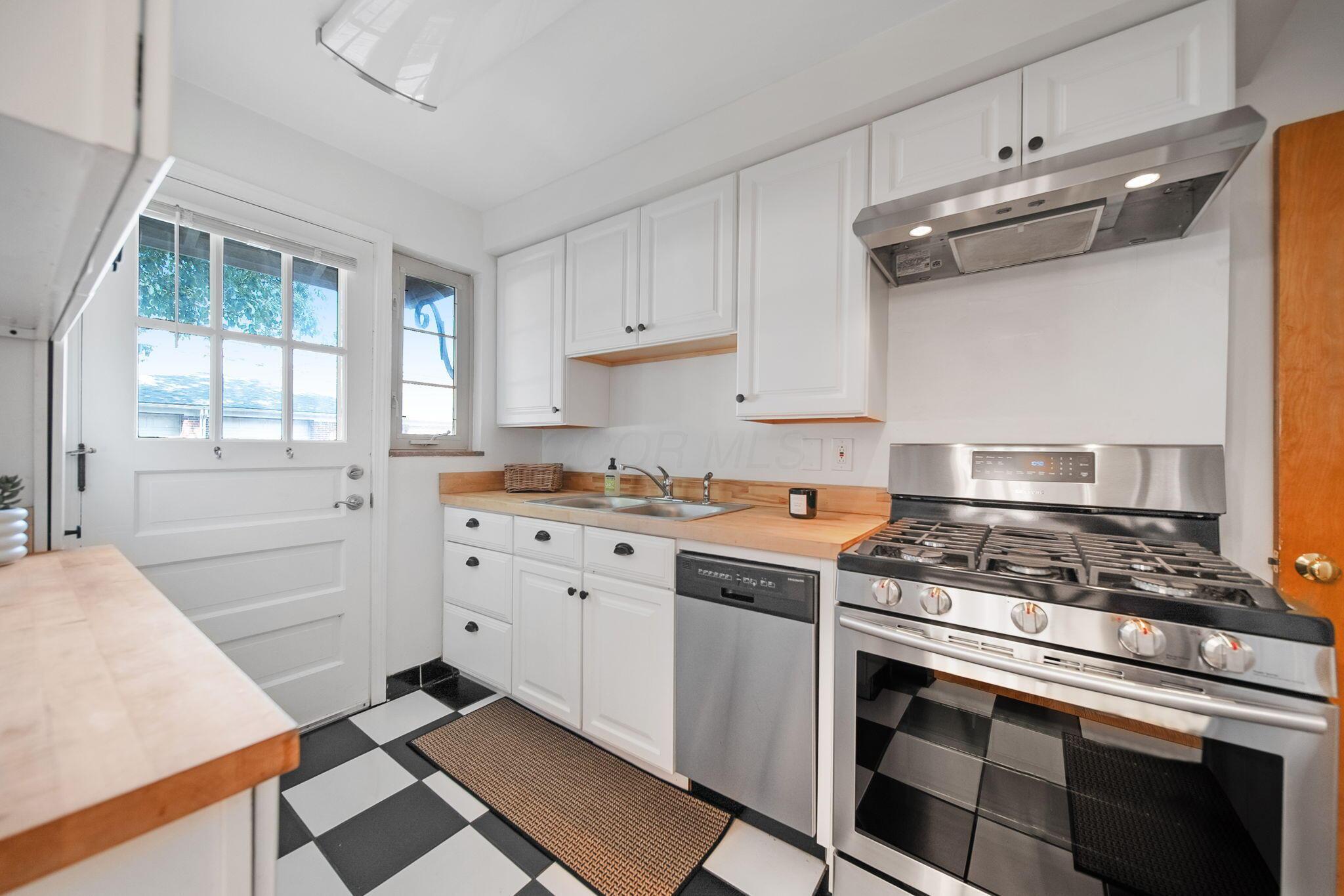 1809 Northwest Court, C