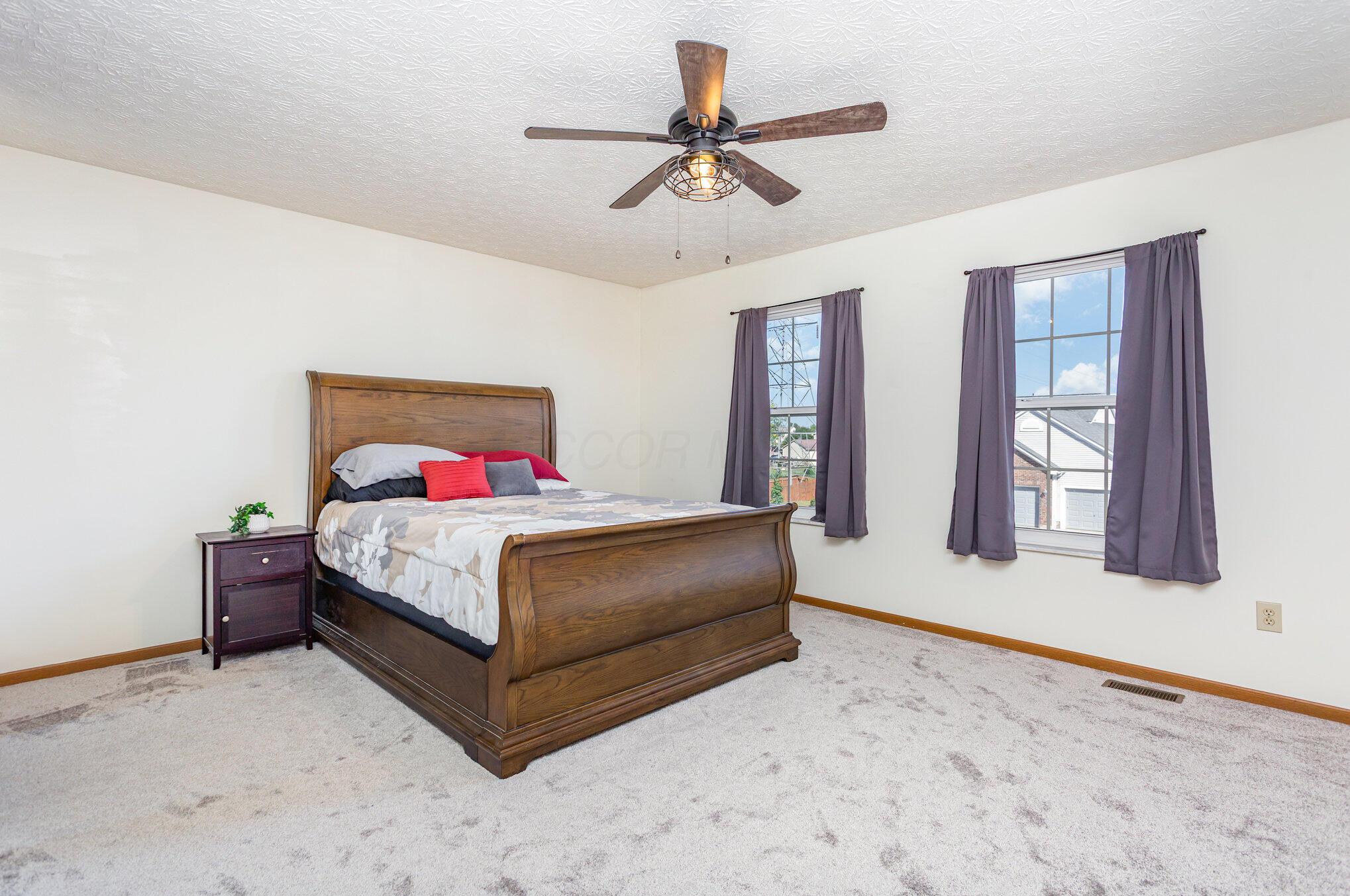 4315 Knoll Crest Drive, Grove City