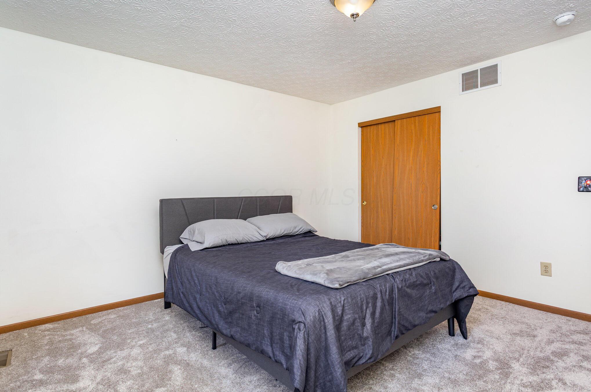 4315 Knoll Crest Drive, Grove City