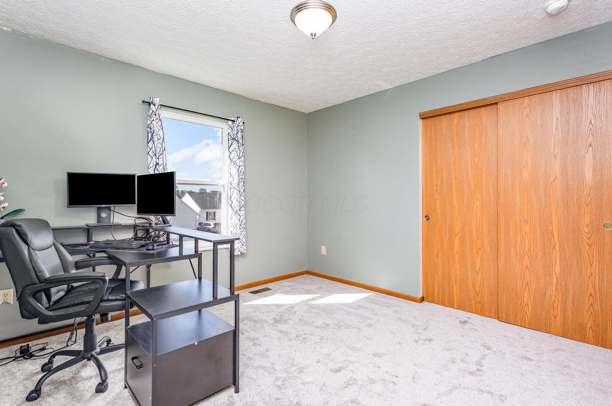 4315 Knoll Crest Drive, Grove City