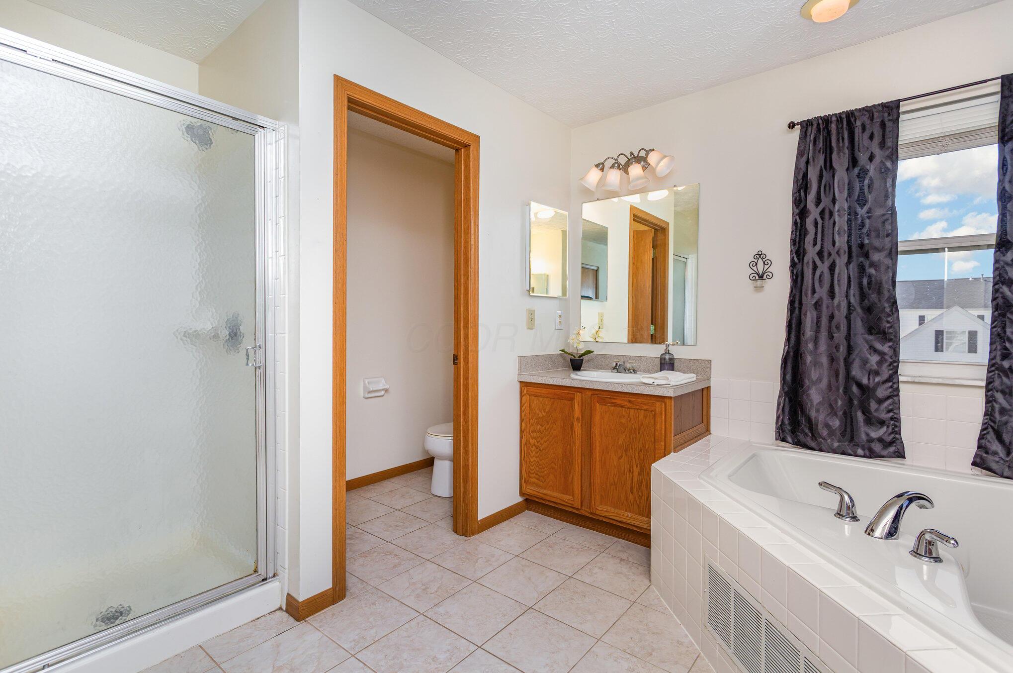 4315 Knoll Crest Drive, Grove City