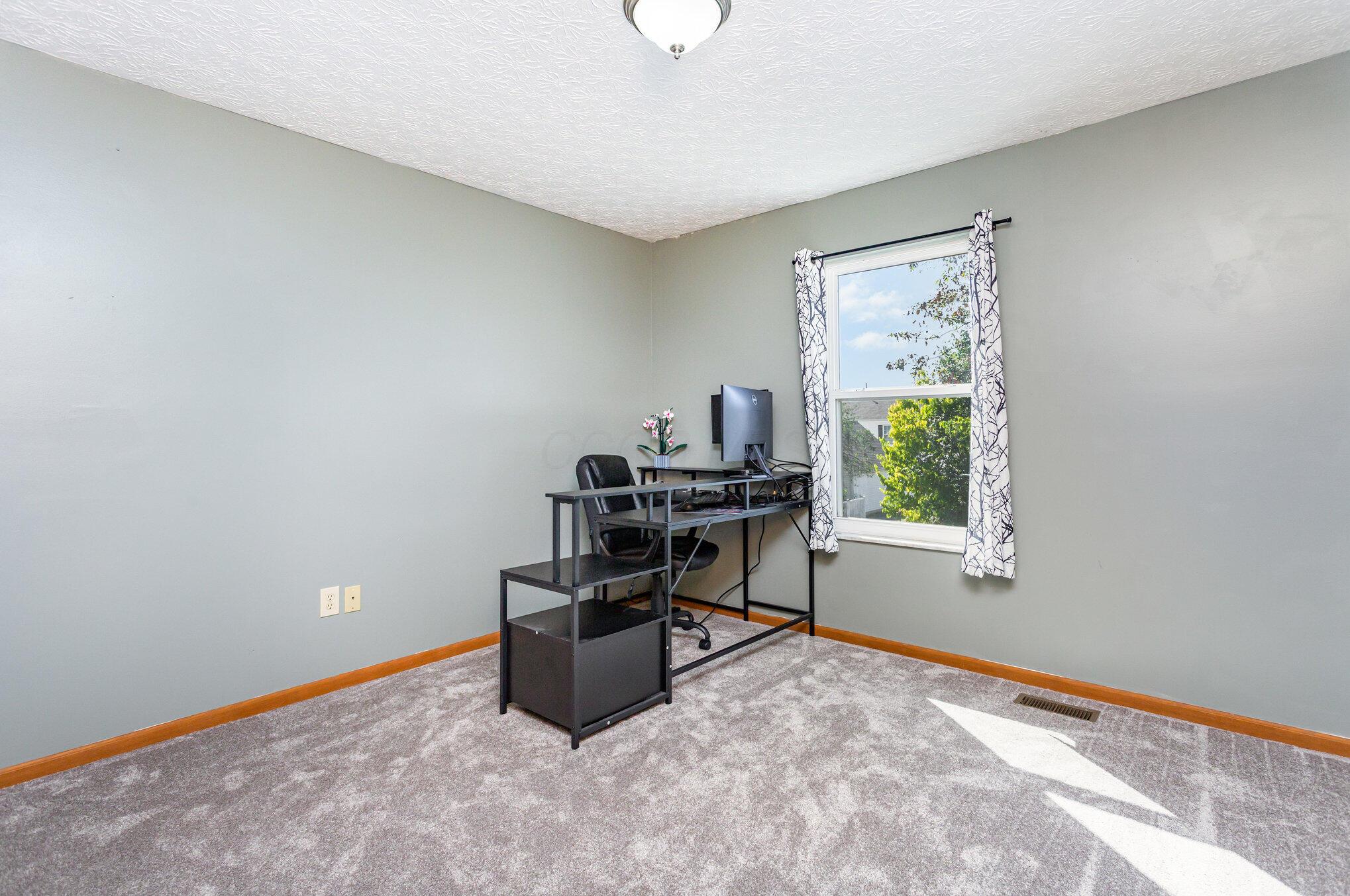 4315 Knoll Crest Drive, Grove City