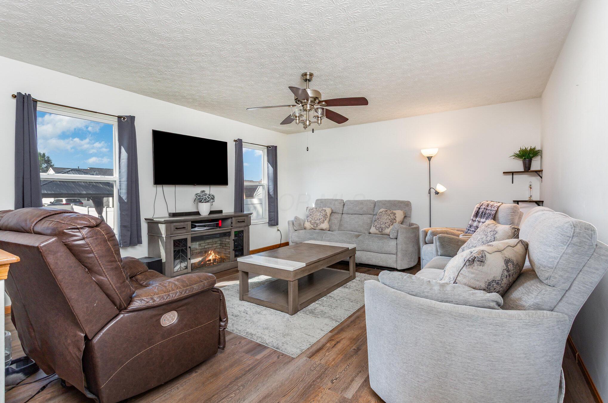 4315 Knoll Crest Drive, Grove City