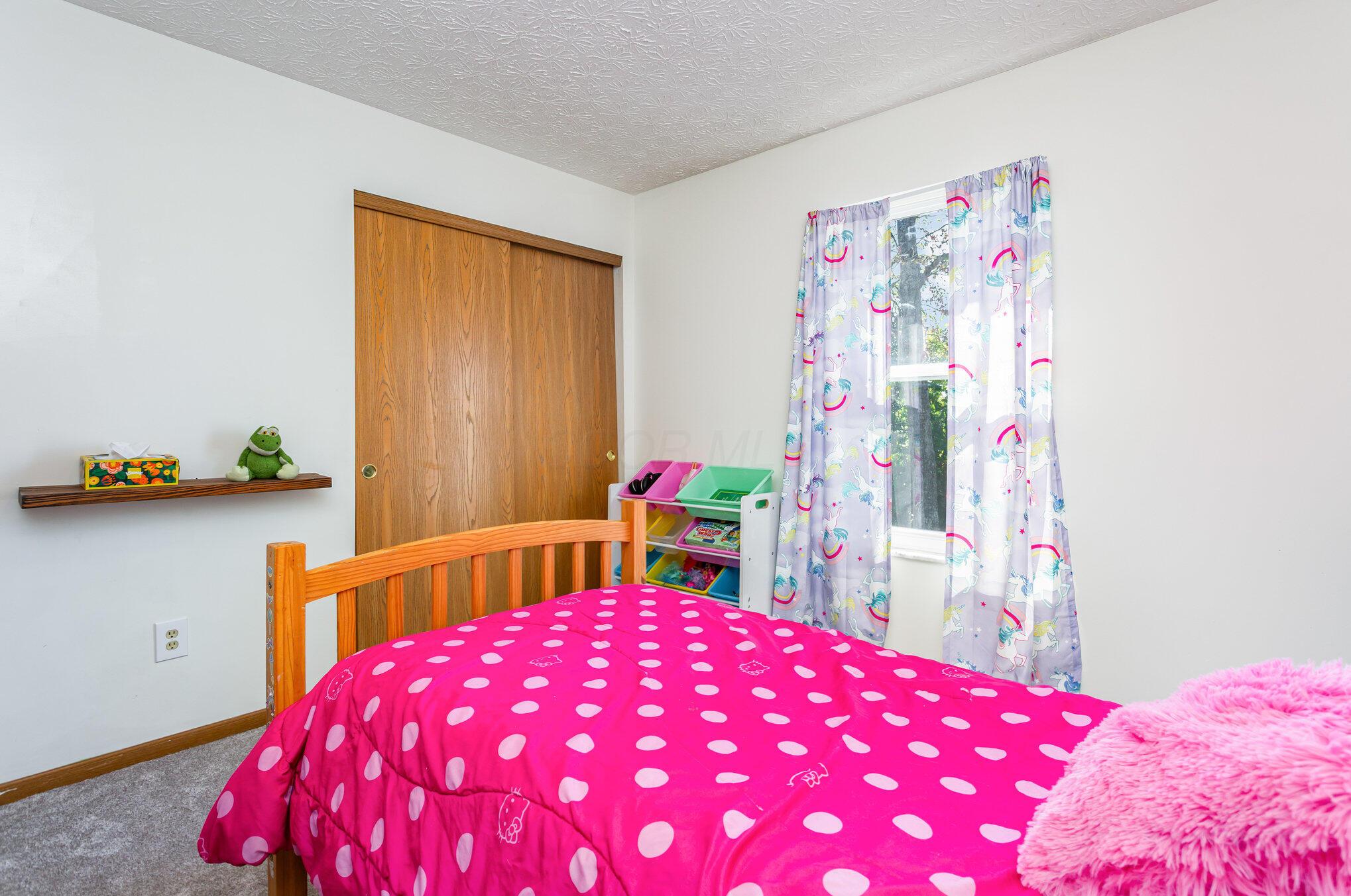 4315 Knoll Crest Drive, Grove City