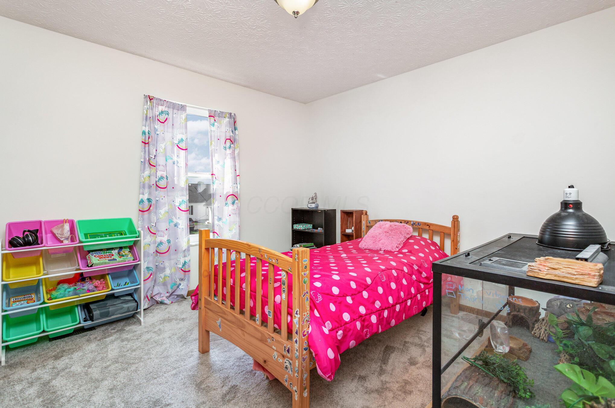 4315 Knoll Crest Drive, Grove City