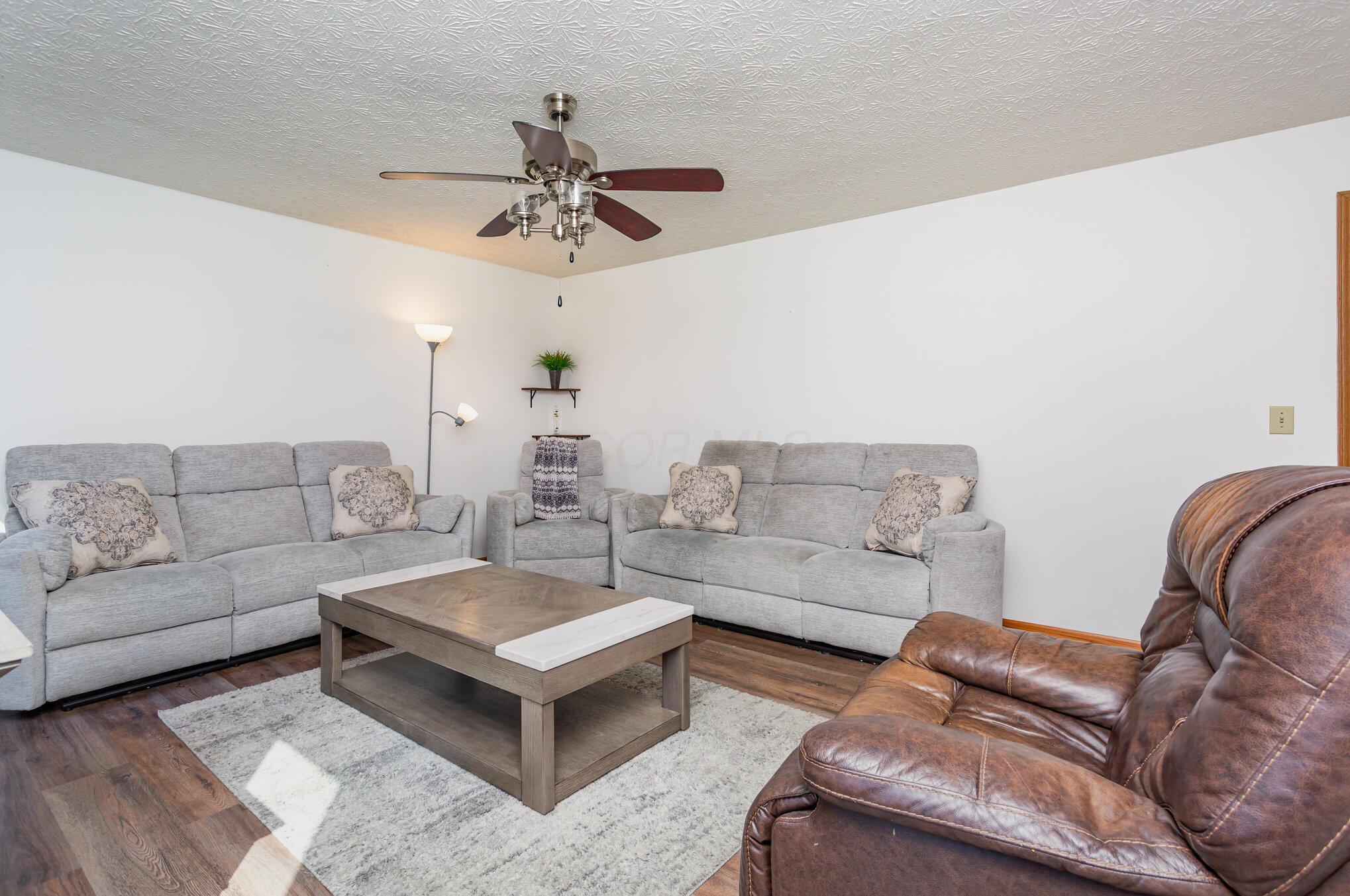 4315 Knoll Crest Drive, Grove City