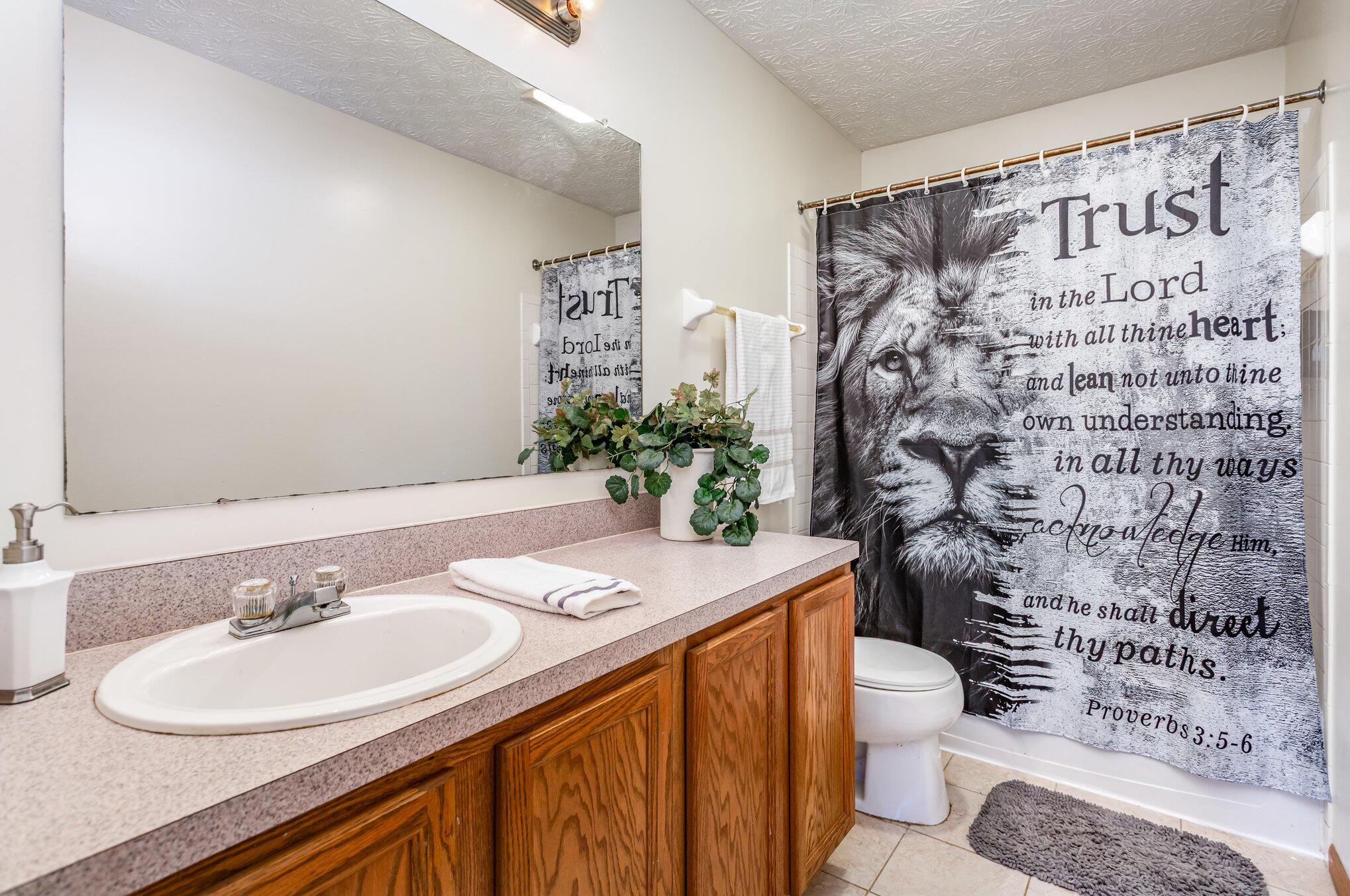 4315 Knoll Crest Drive, Grove City