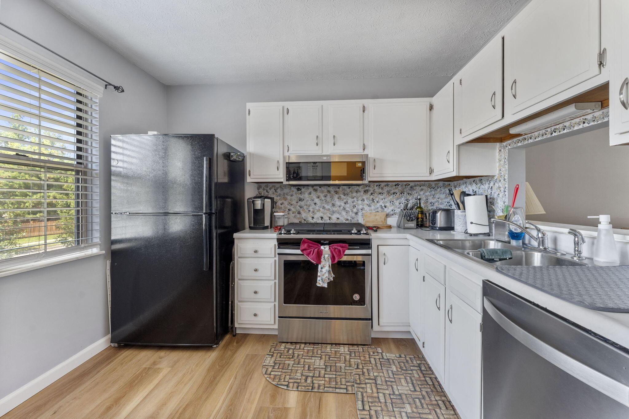 4960 Honeysuckle Boulevard