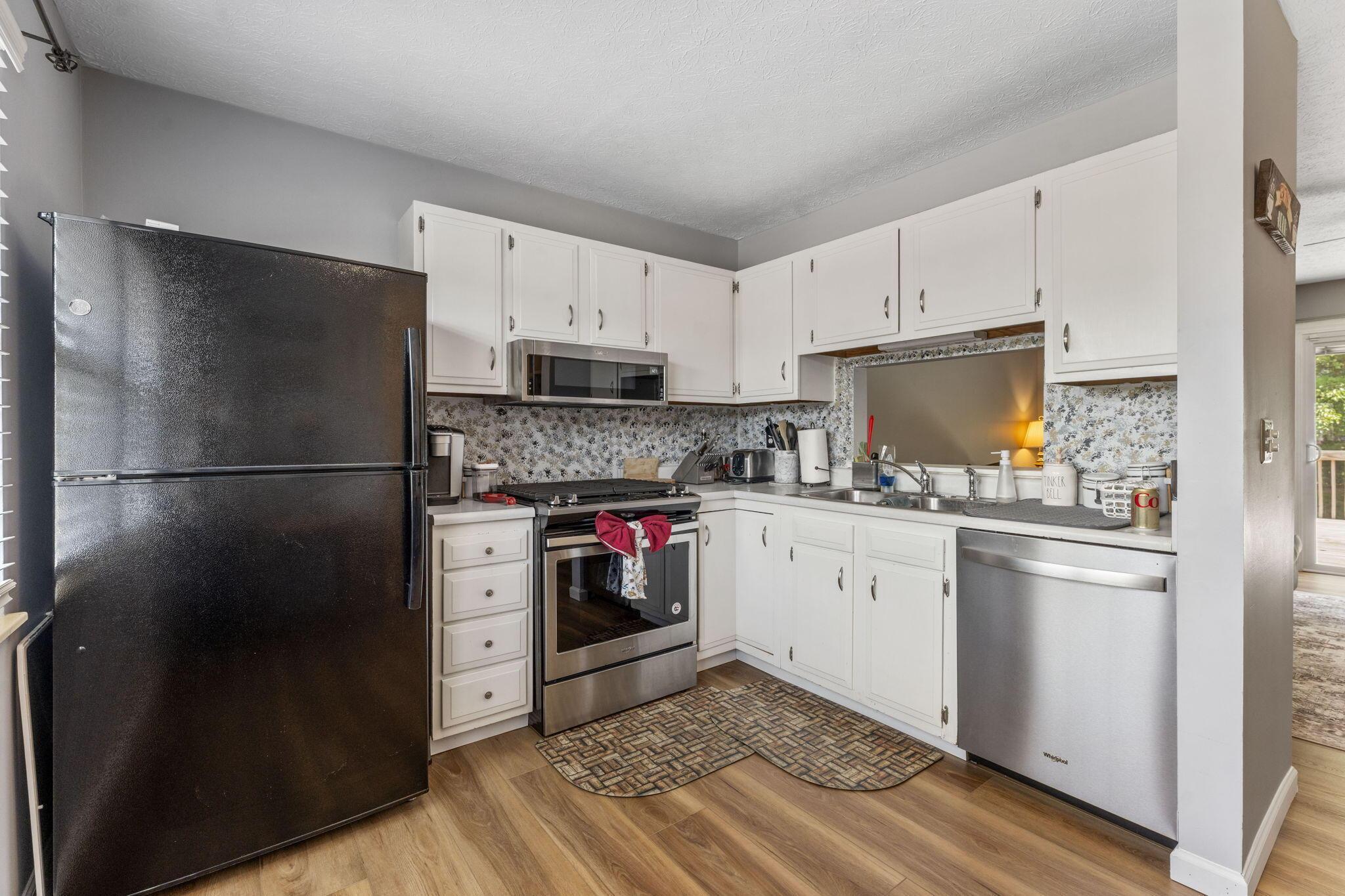 4960 Honeysuckle Boulevard