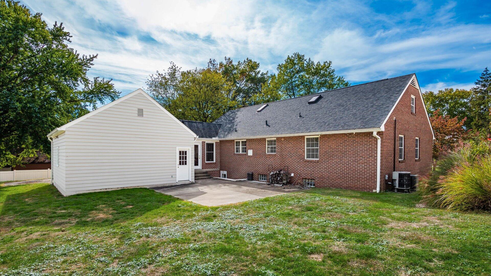 2728 W Ridgewood Circle