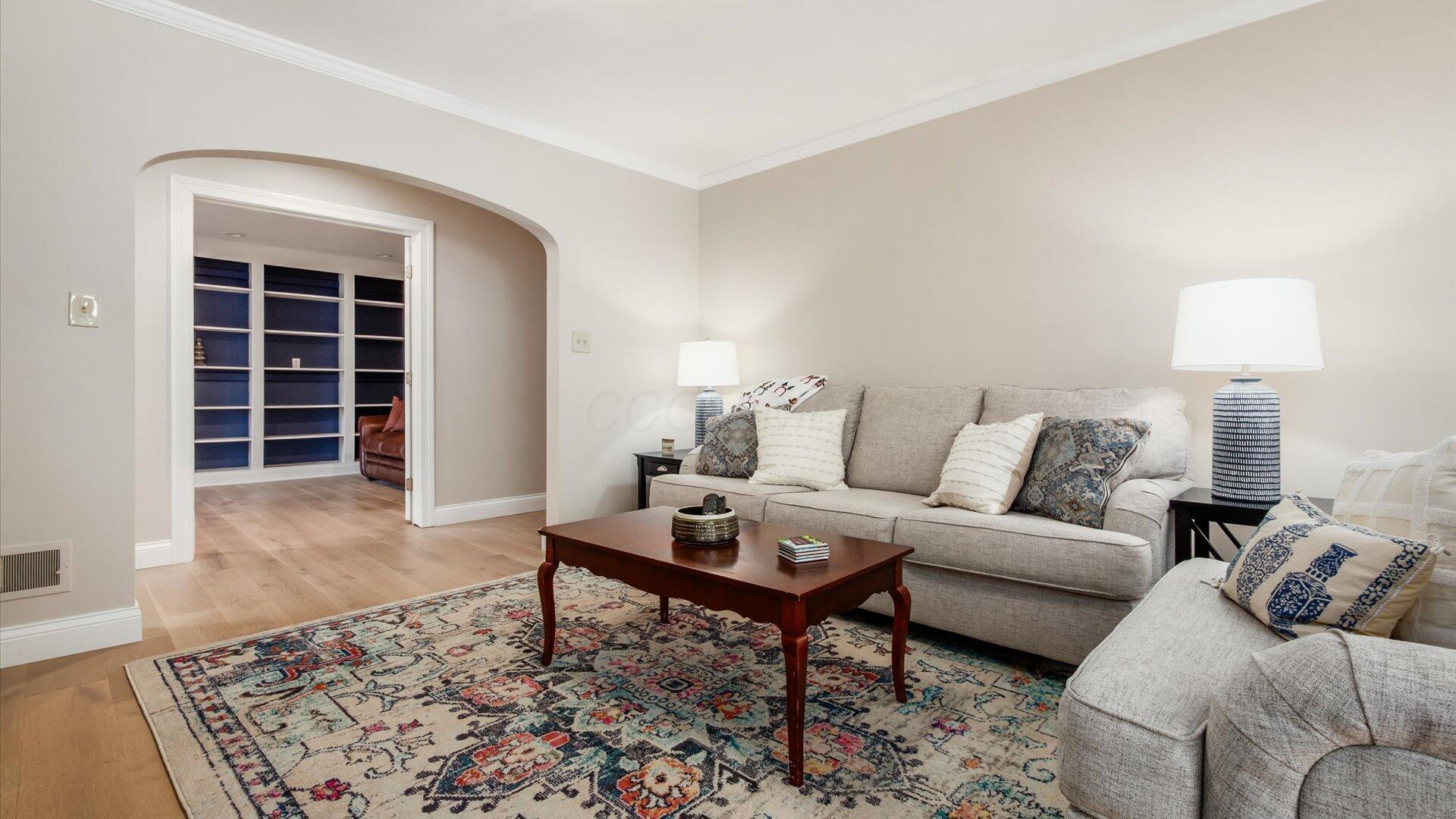 2728 W Ridgewood Circle