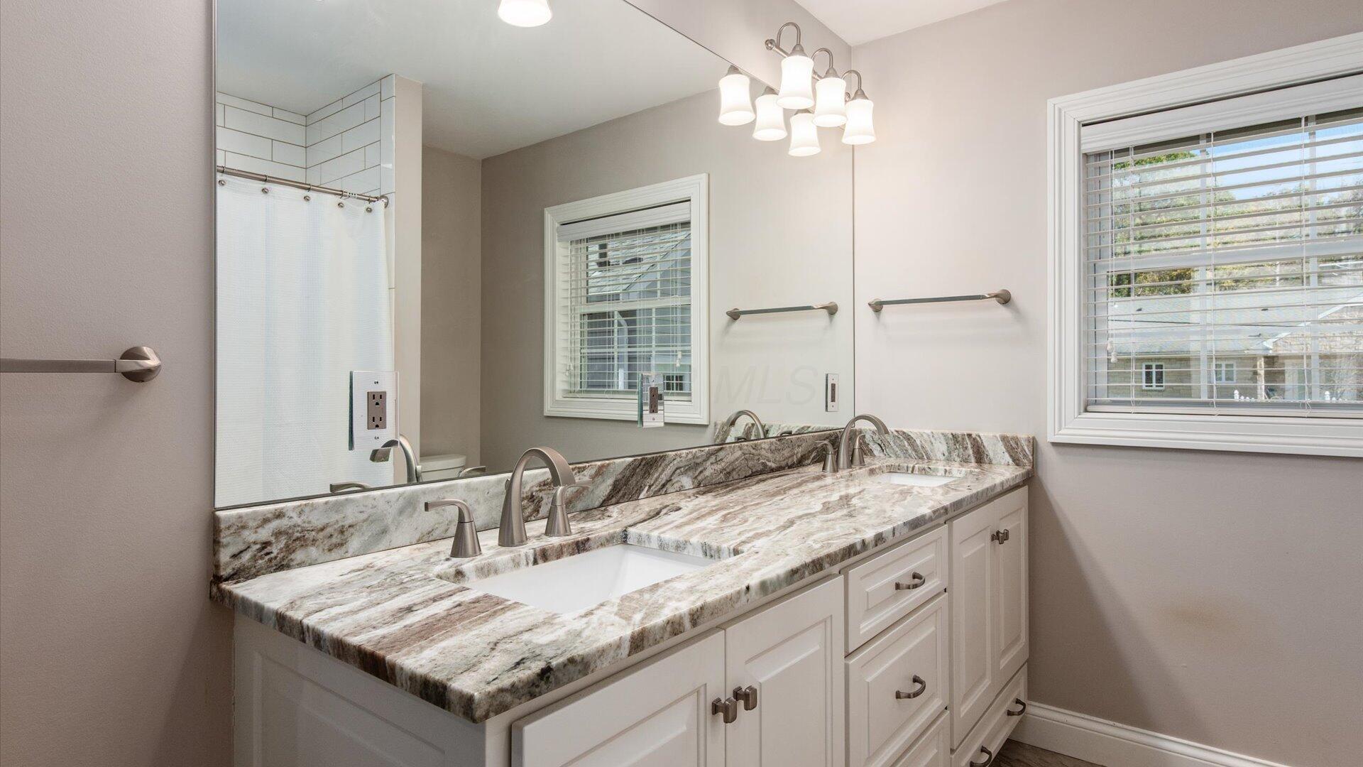 2728 W Ridgewood Circle