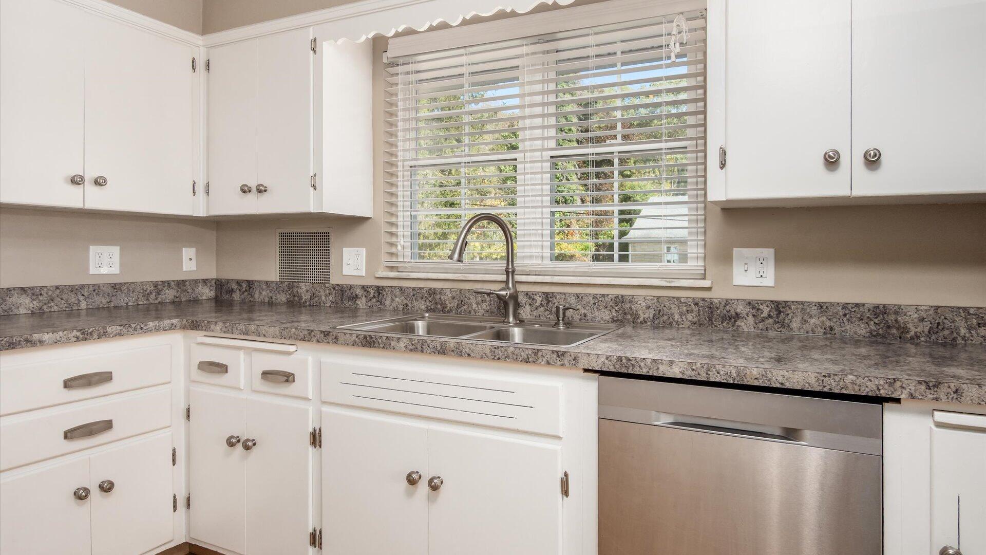 2728 W Ridgewood Circle