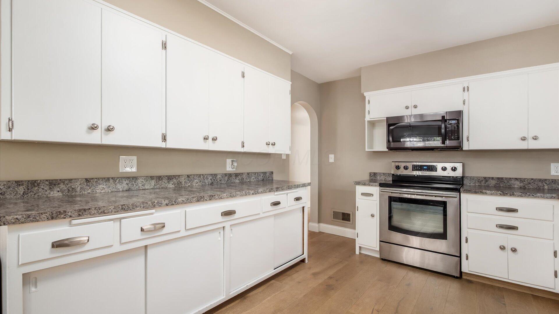 2728 W Ridgewood Circle