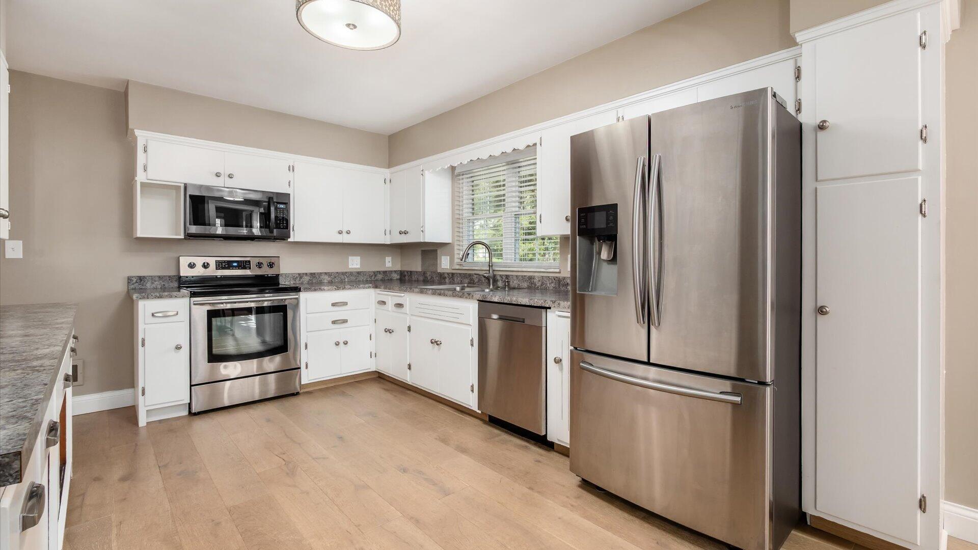 2728 W Ridgewood Circle