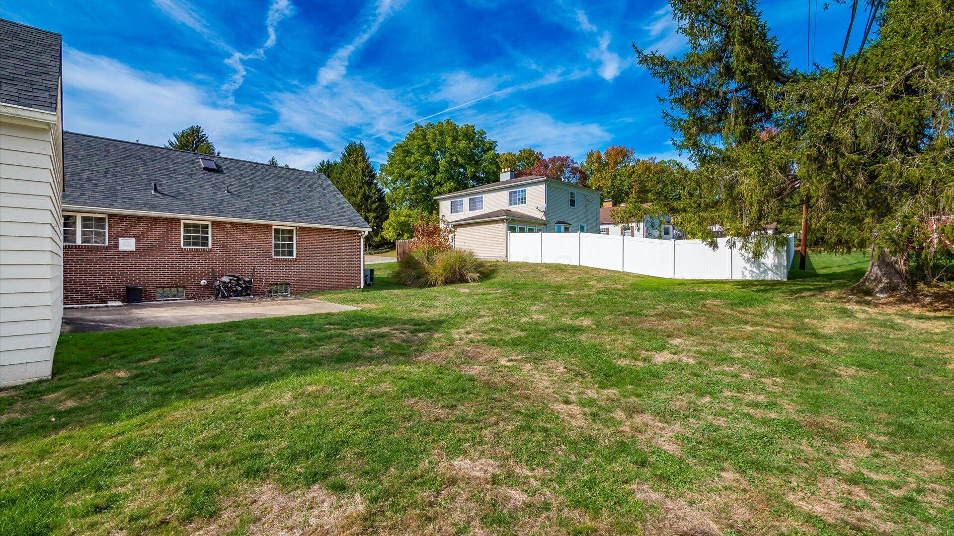 2728 W Ridgewood Circle