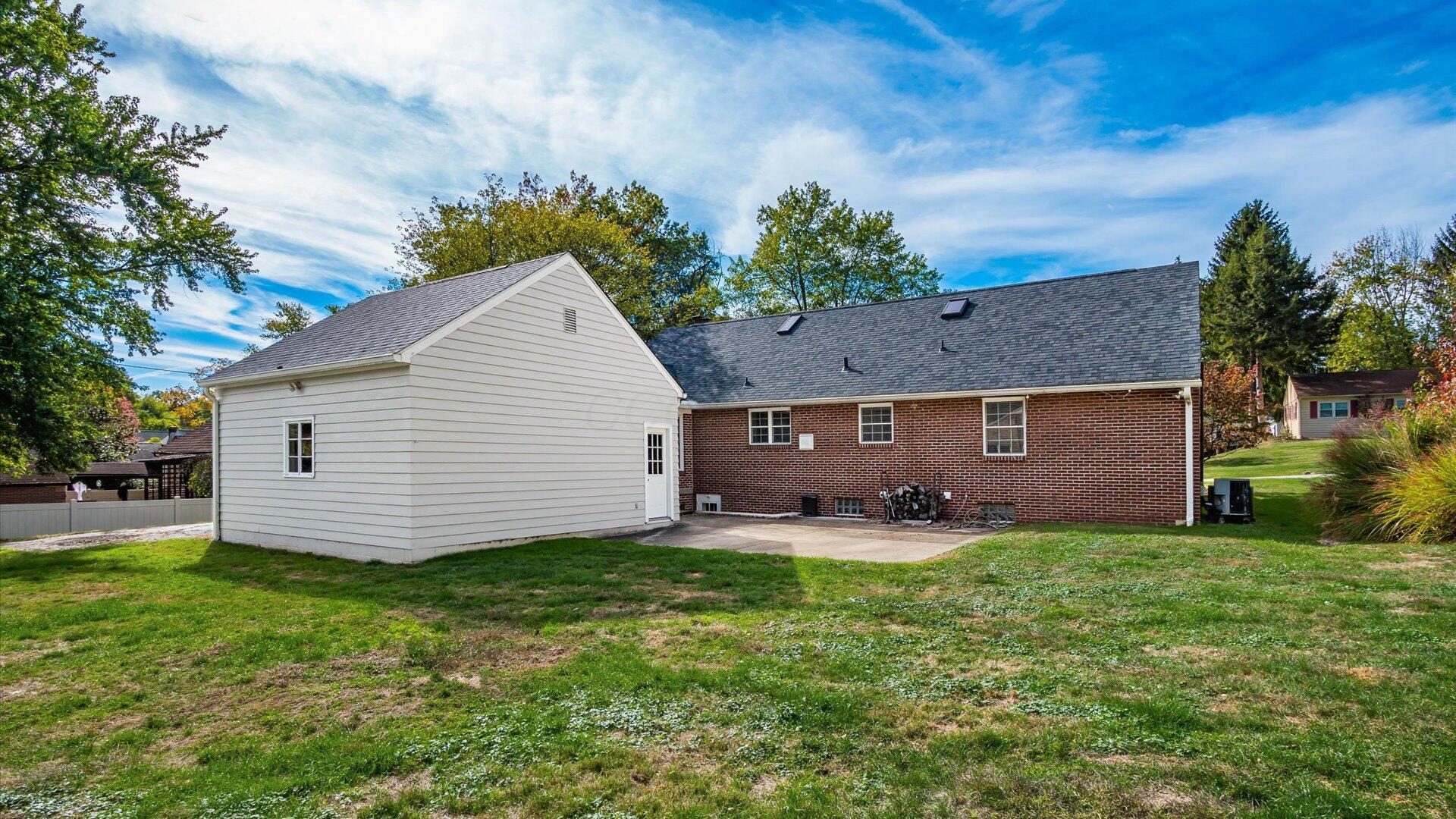 2728 W Ridgewood Circle