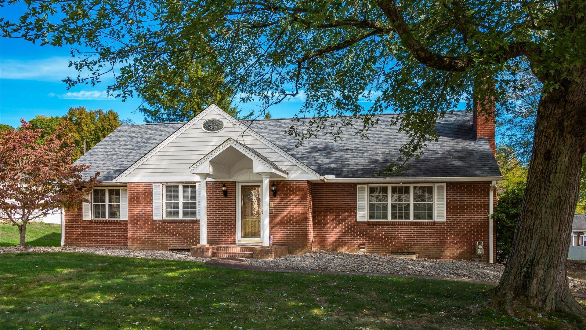 2728 W Ridgewood Circle