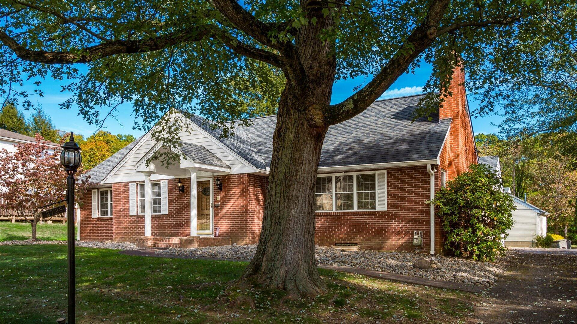 2728 W Ridgewood Circle