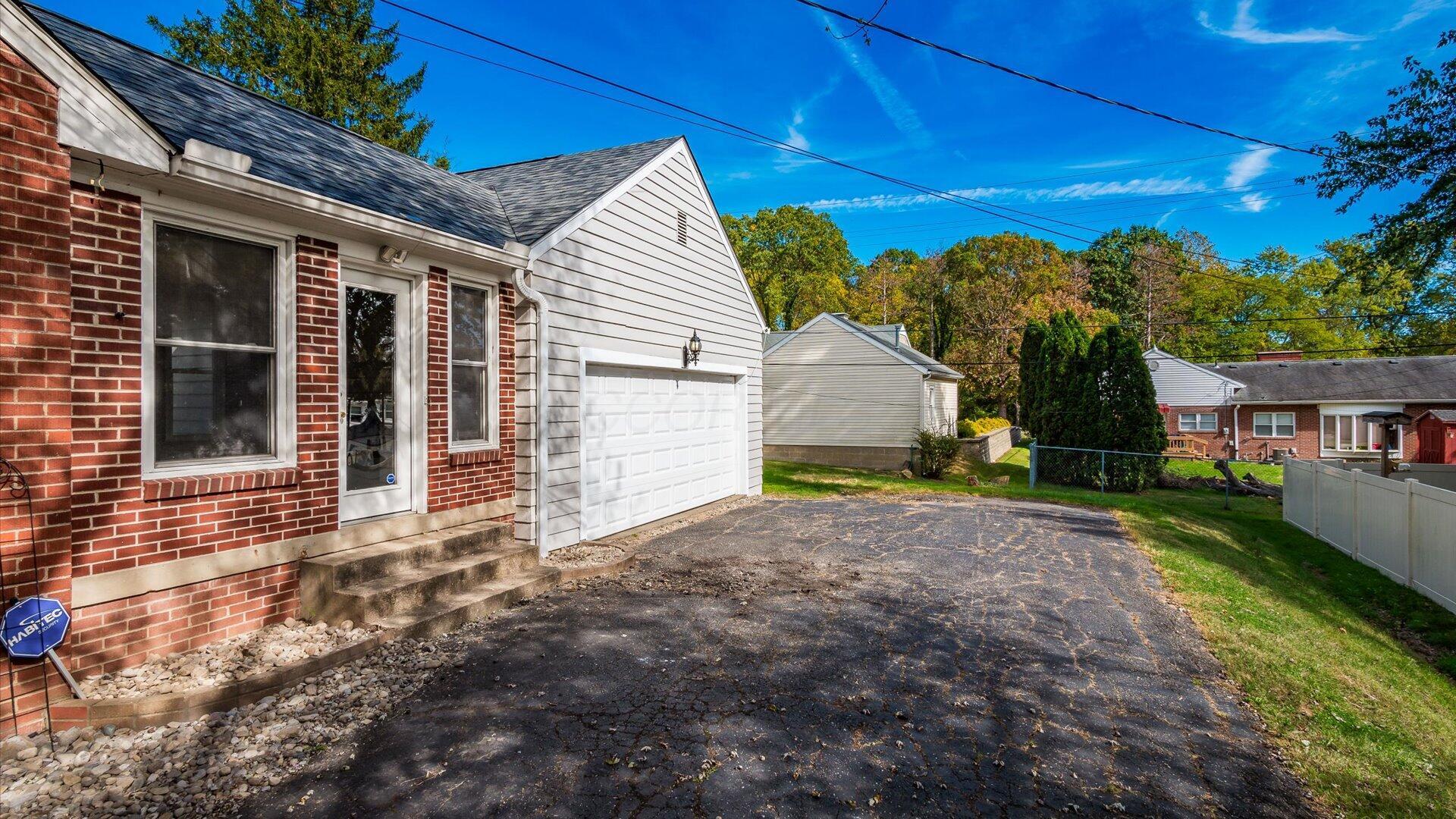 2728 W Ridgewood Circle