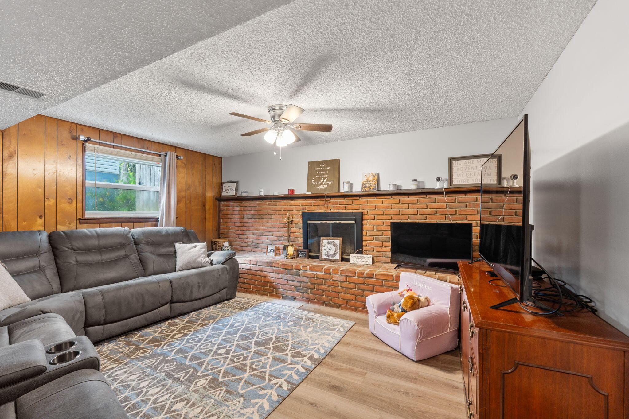 1978 Shallowford Avenue
