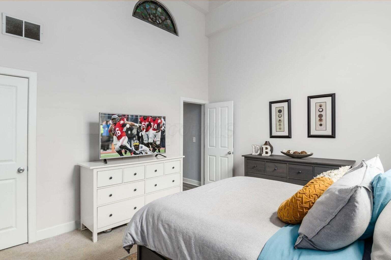 1276 N High Street, 206