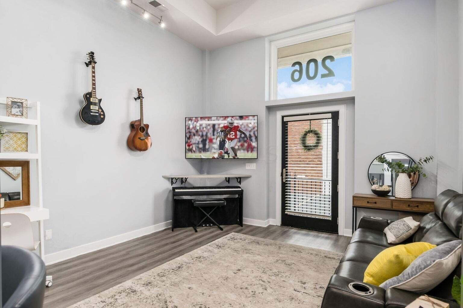 1276 N High Street, 206