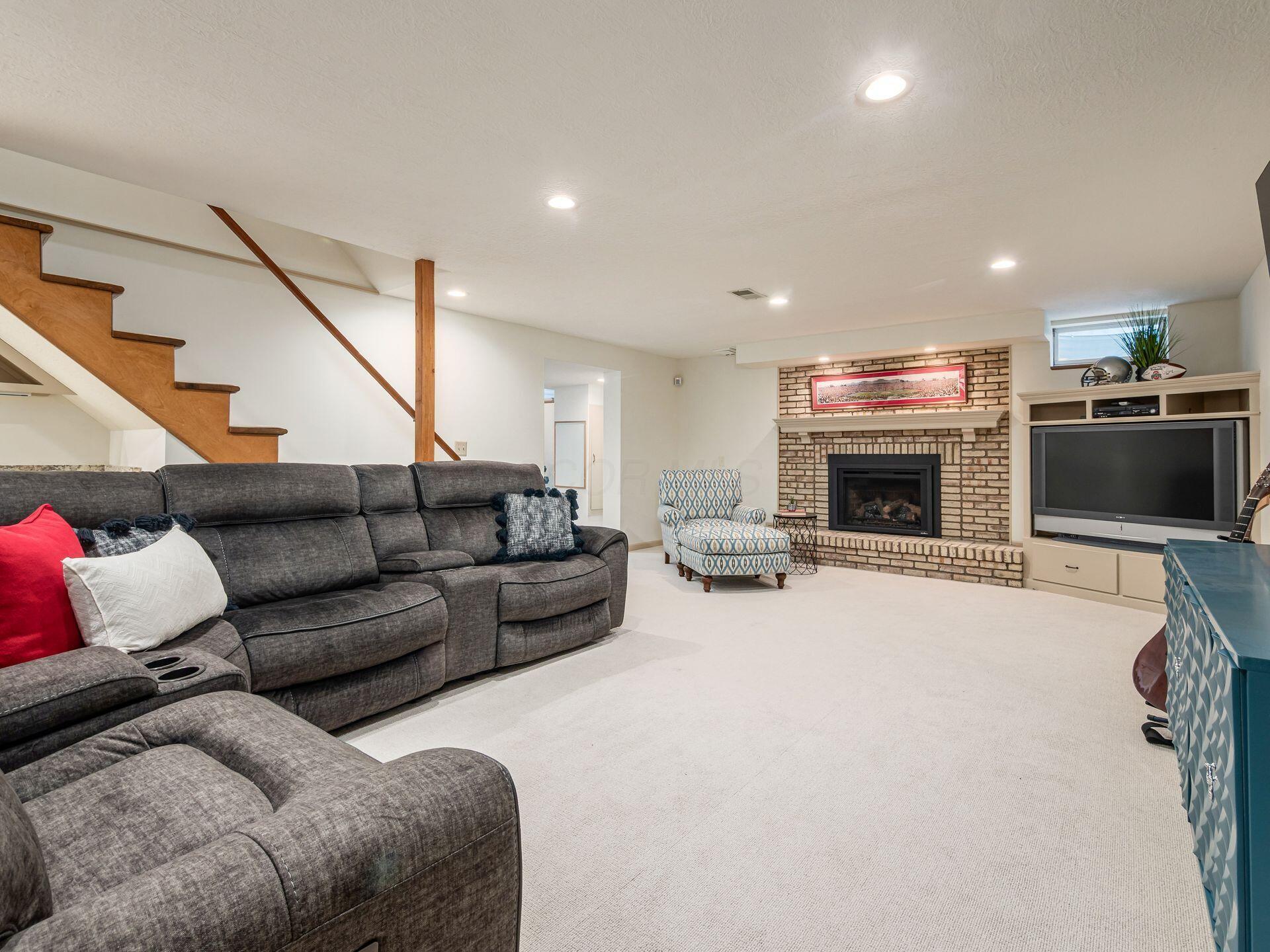 7083 Oakstream Court