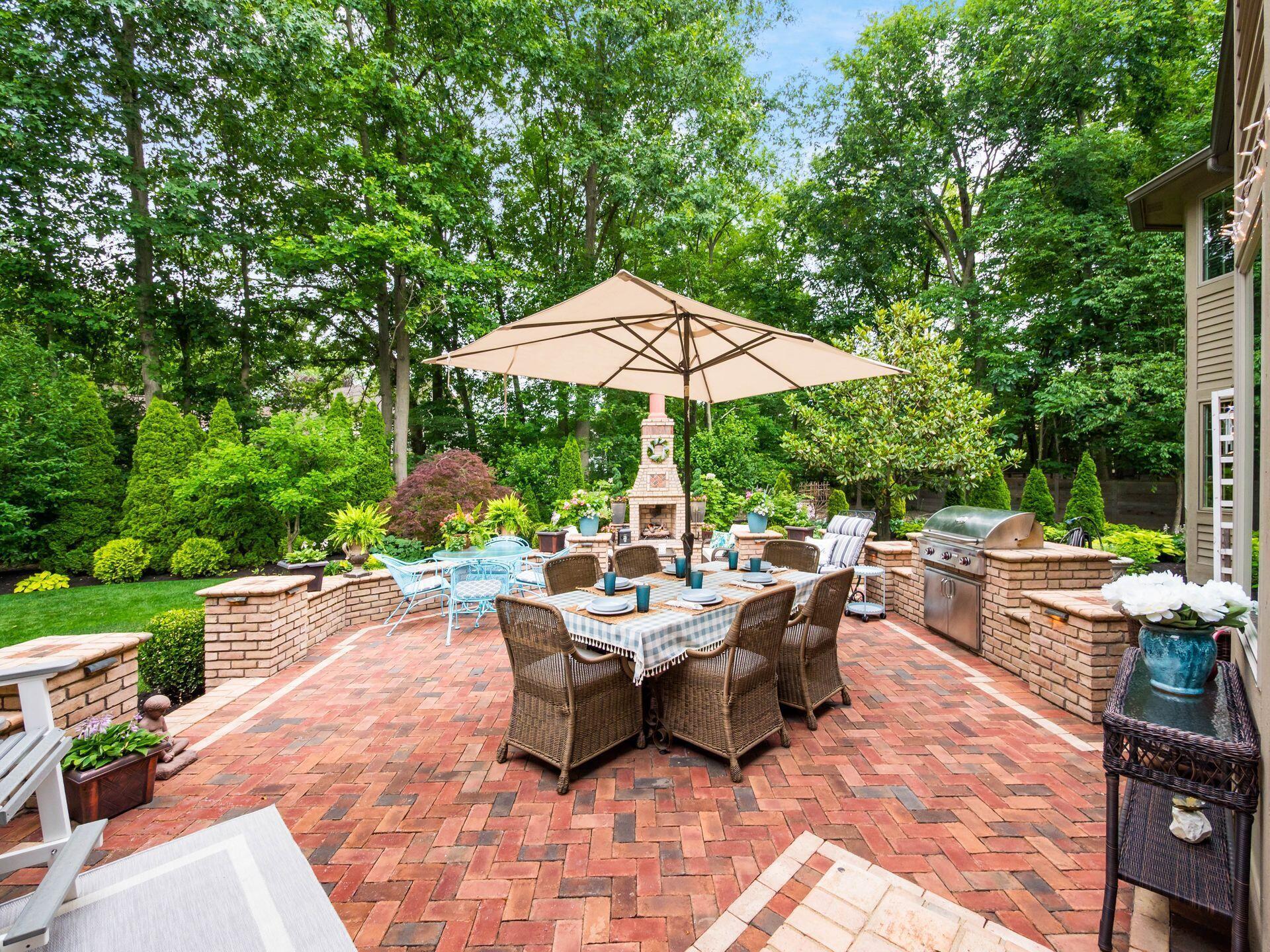 7083 Oakstream Court