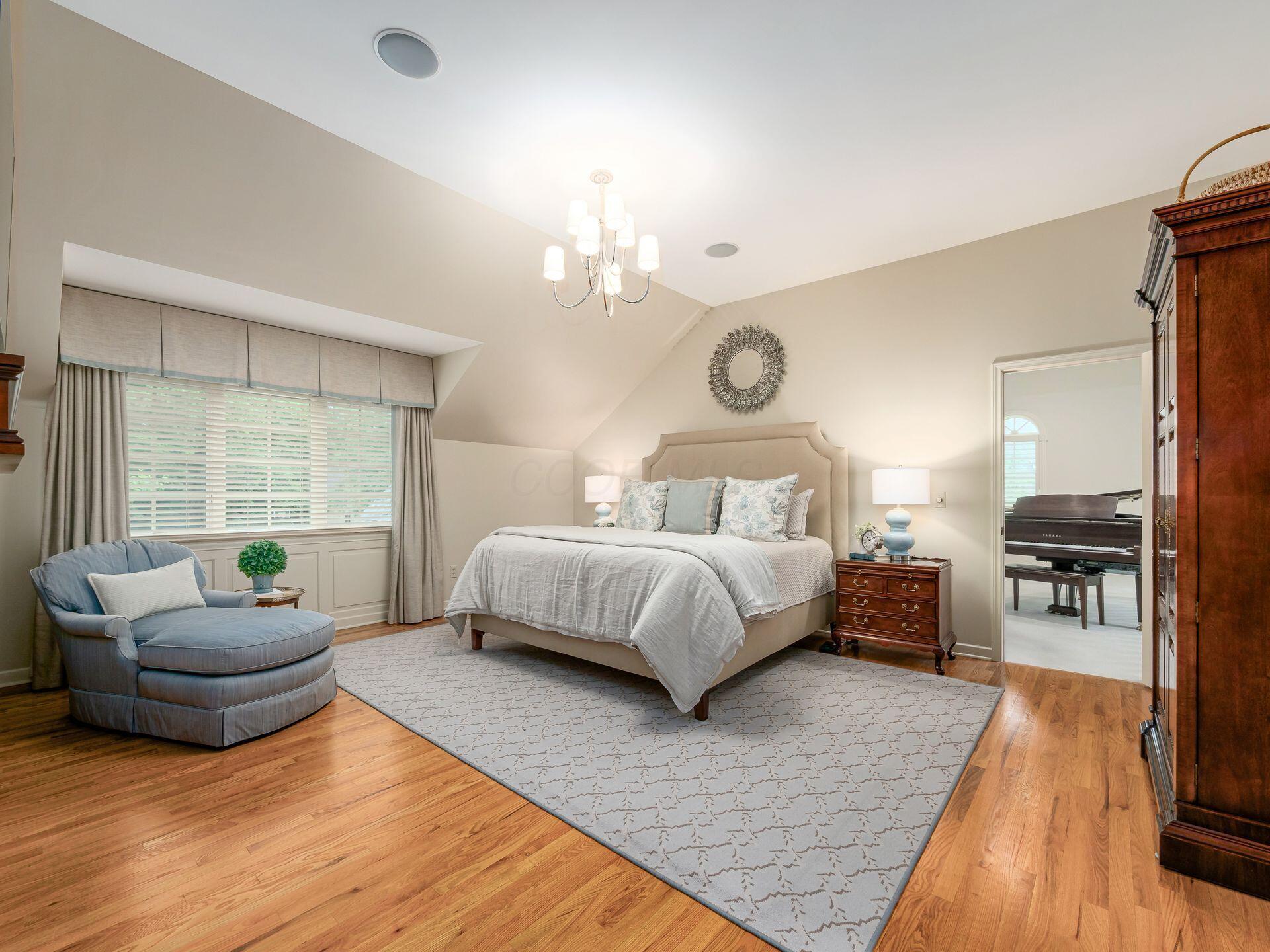 7083 Oakstream Court