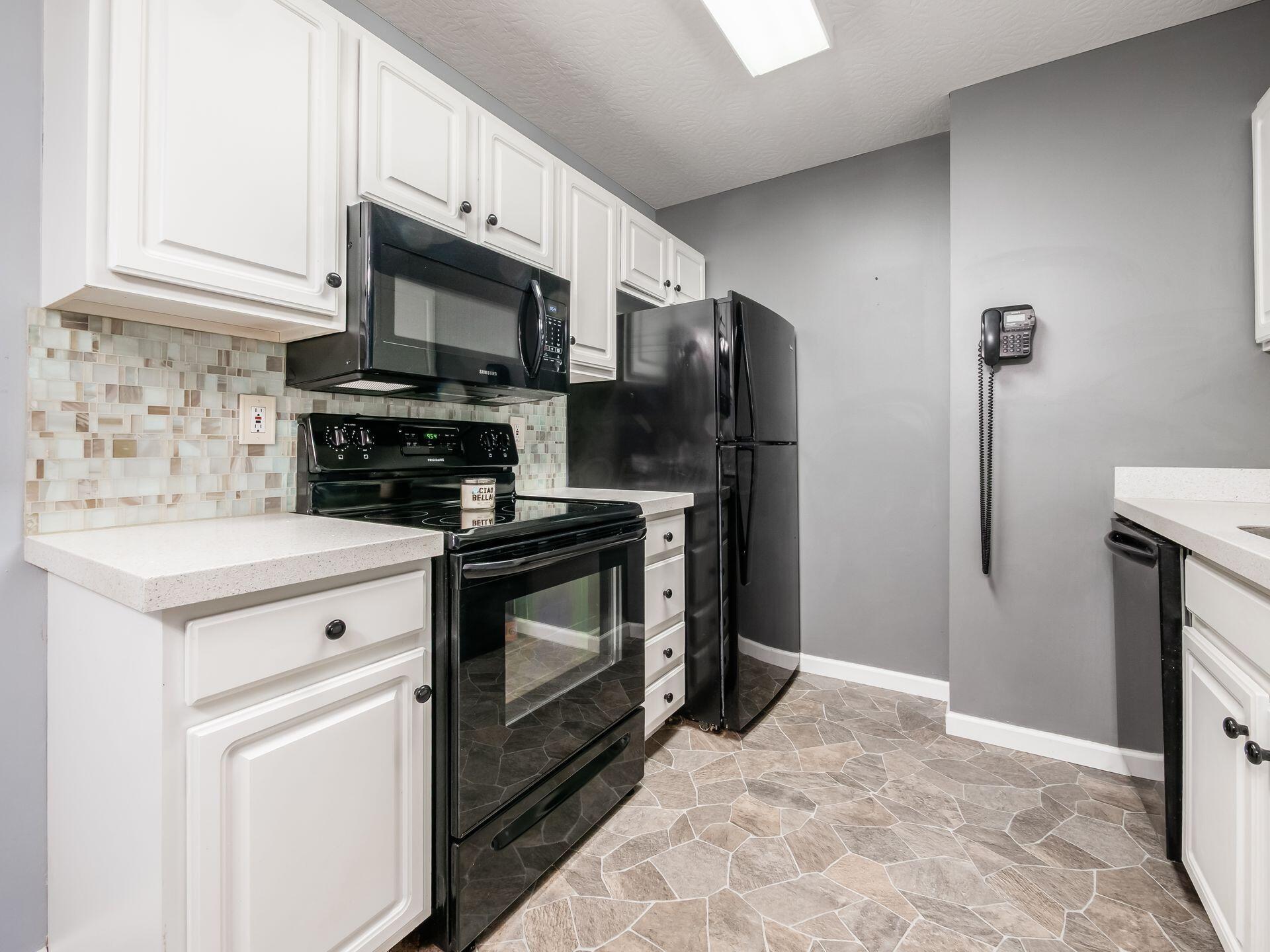 8371 Greyhawk Circle