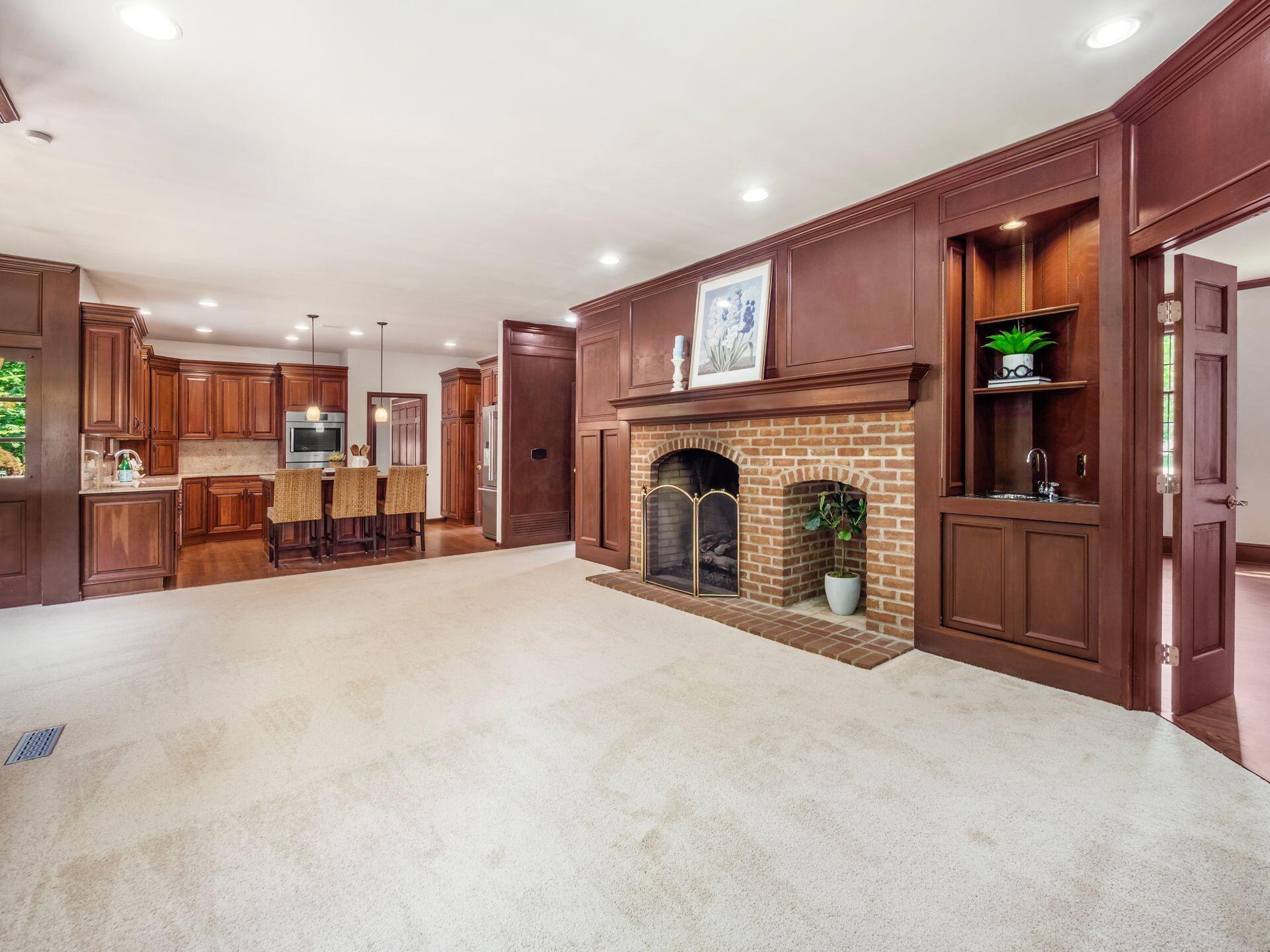 6687 Hawksnest Court