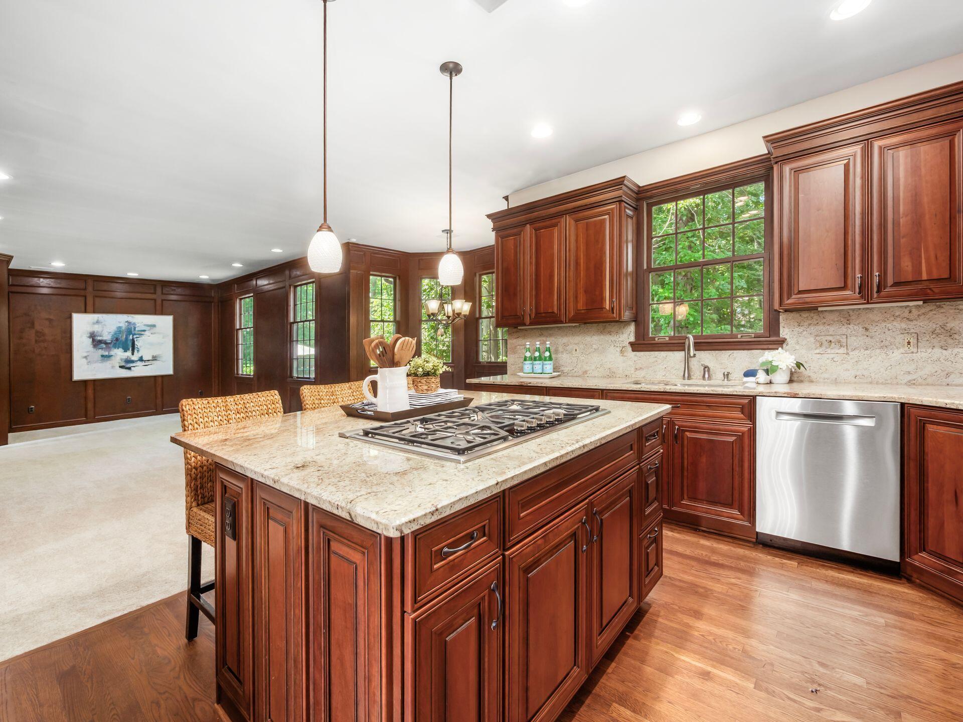 6687 Hawksnest Court