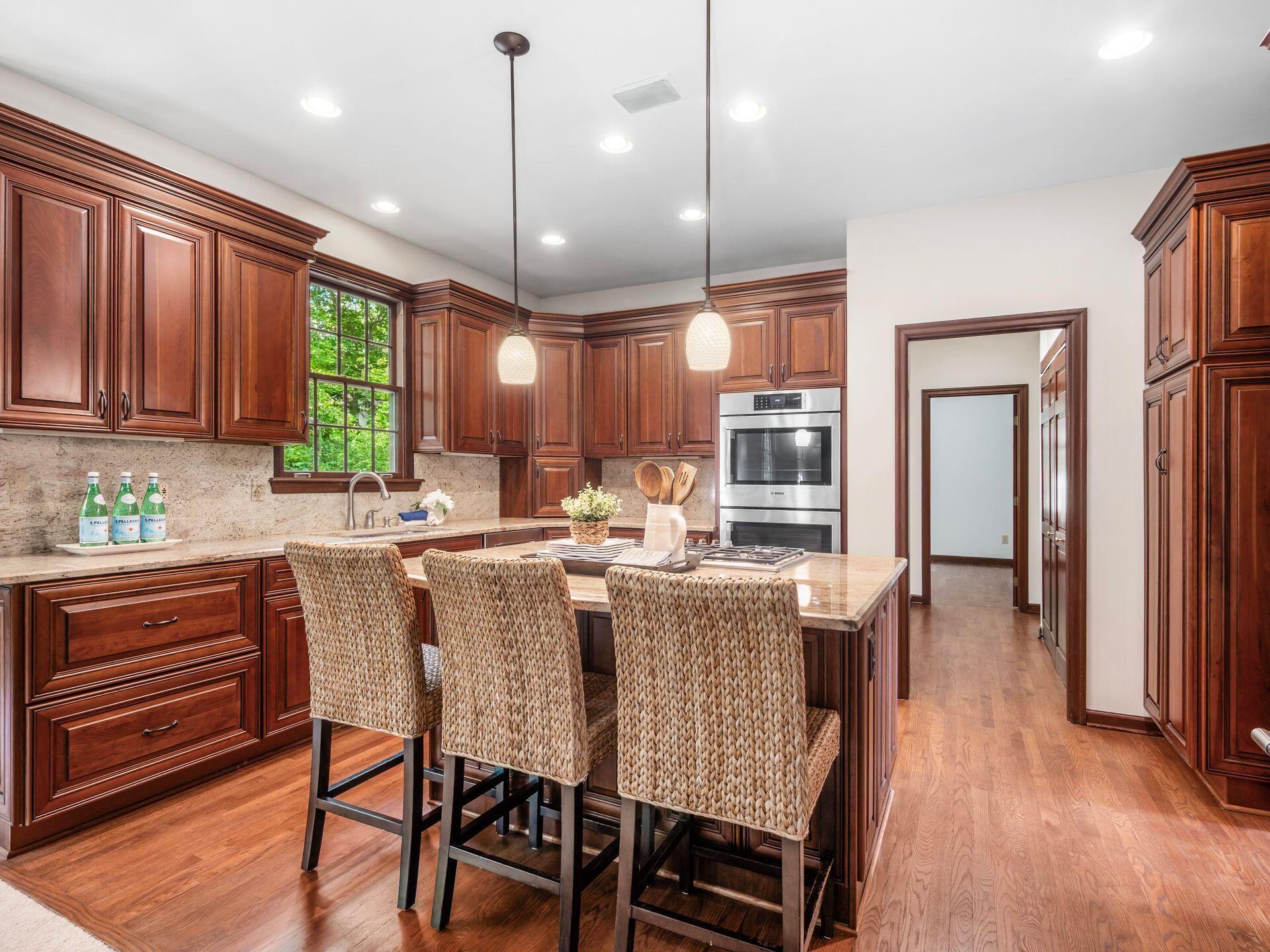 6687 Hawksnest Court