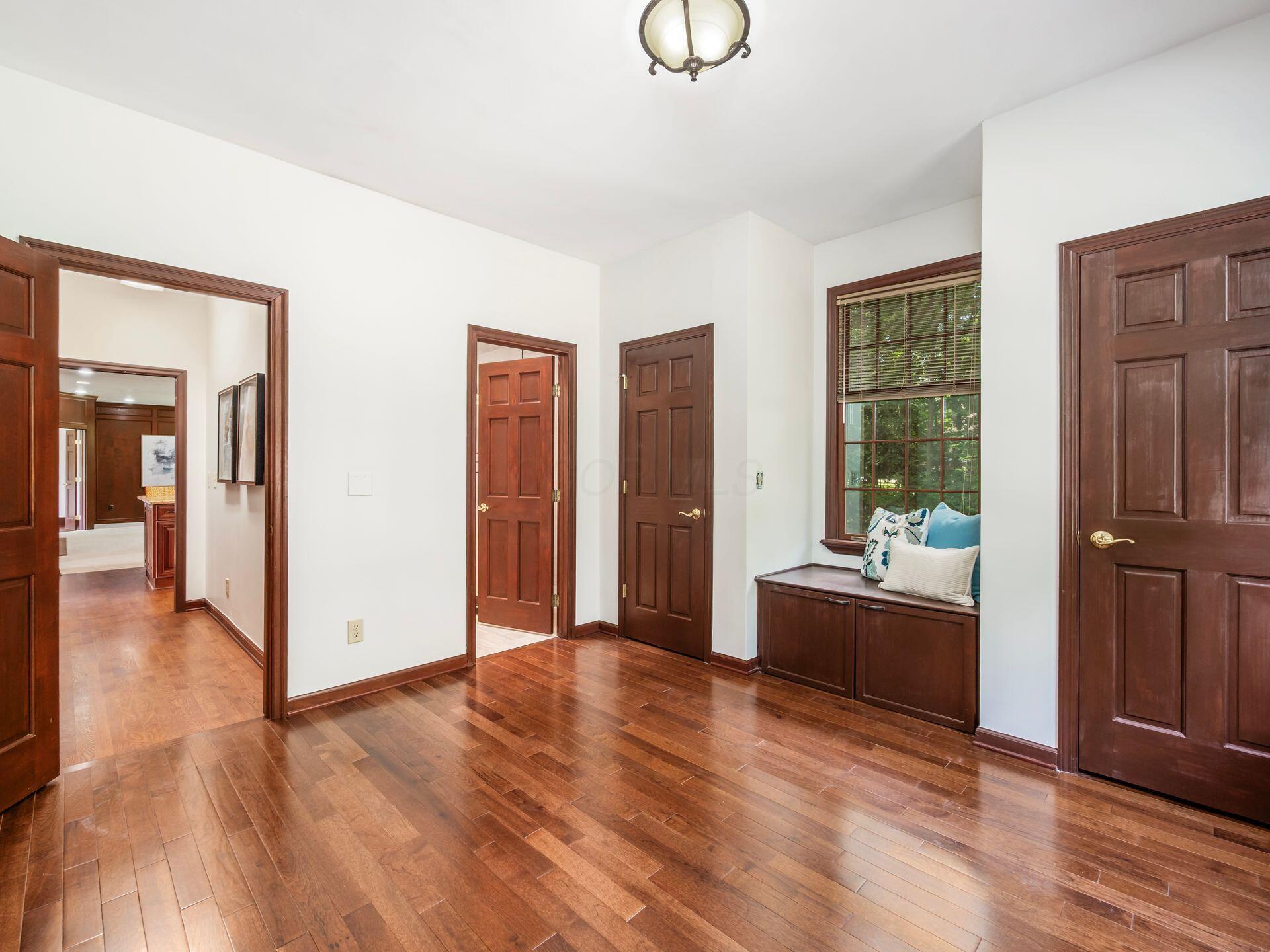6687 Hawksnest Court