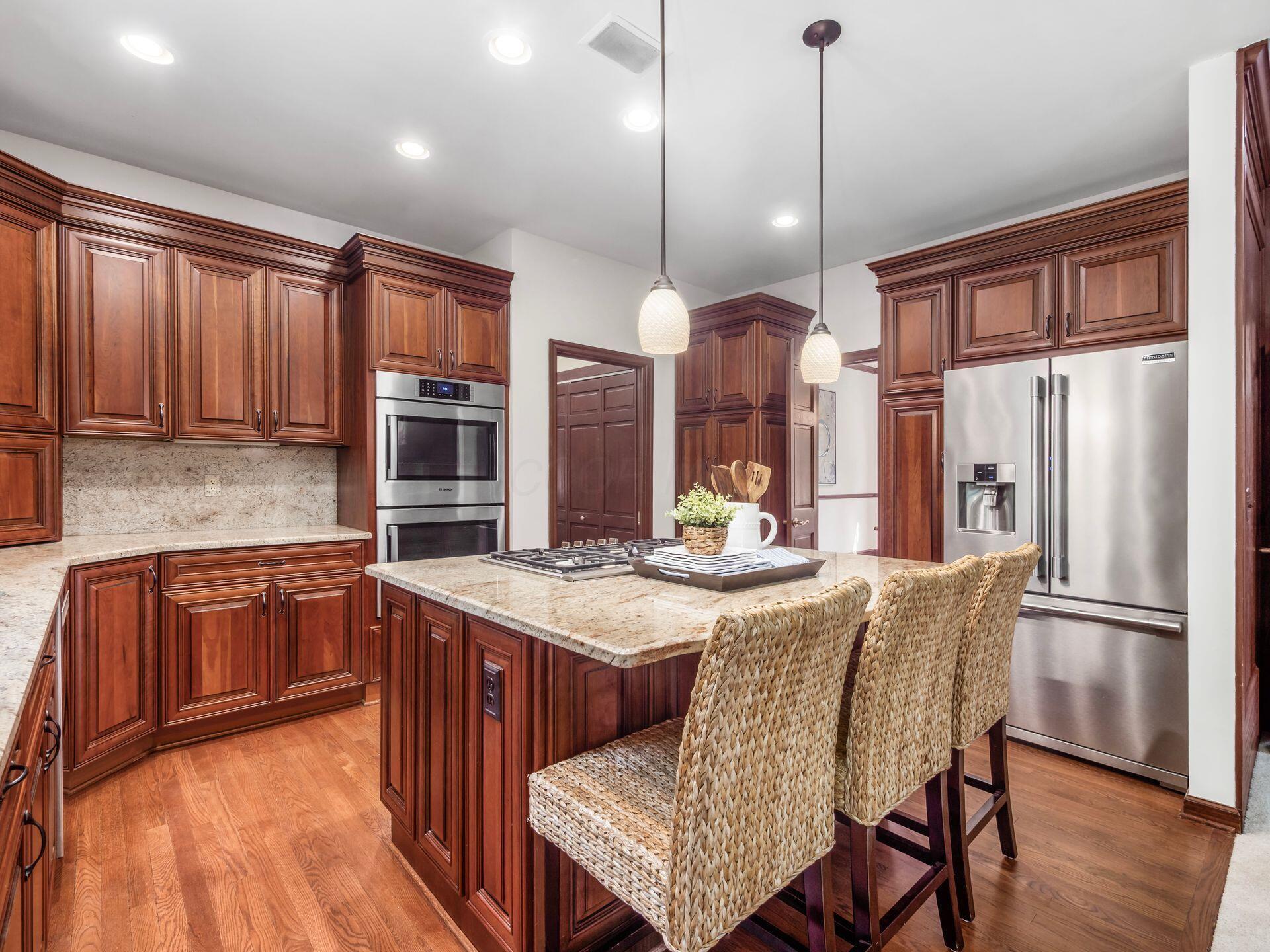 6687 Hawksnest Court