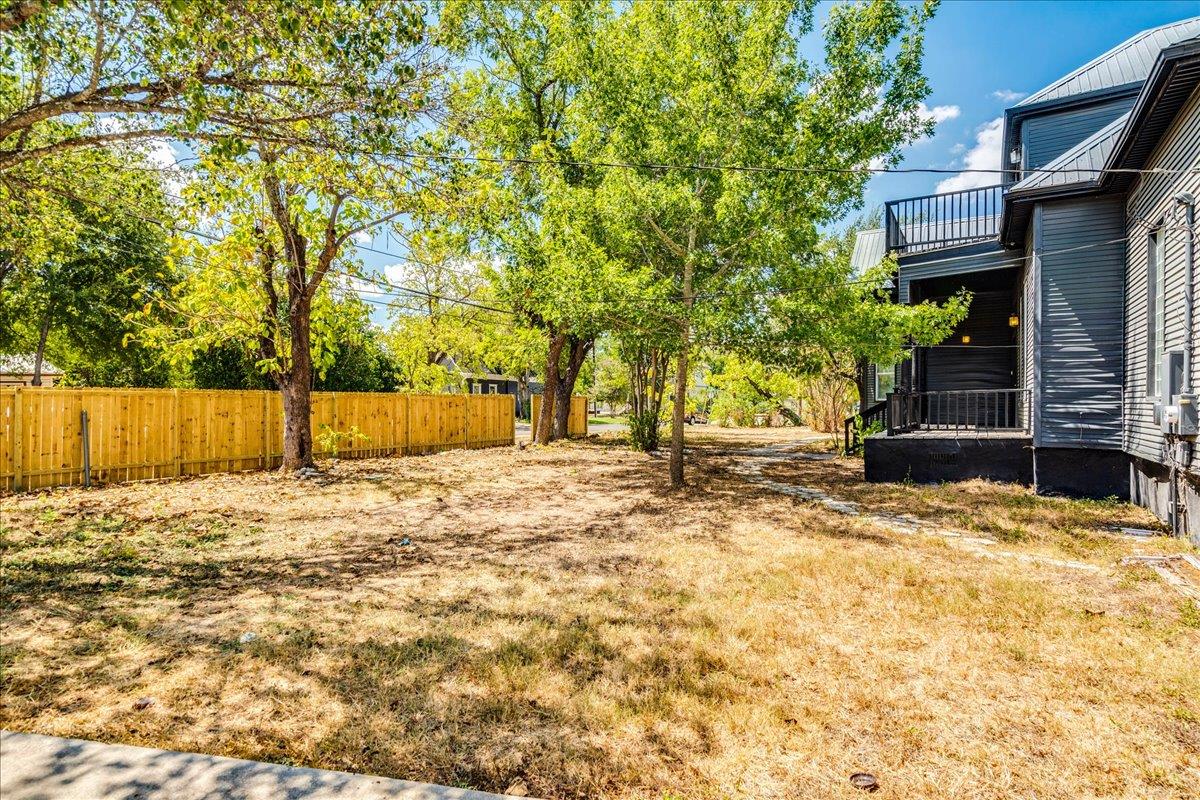 302 N Fm 1660 Highway