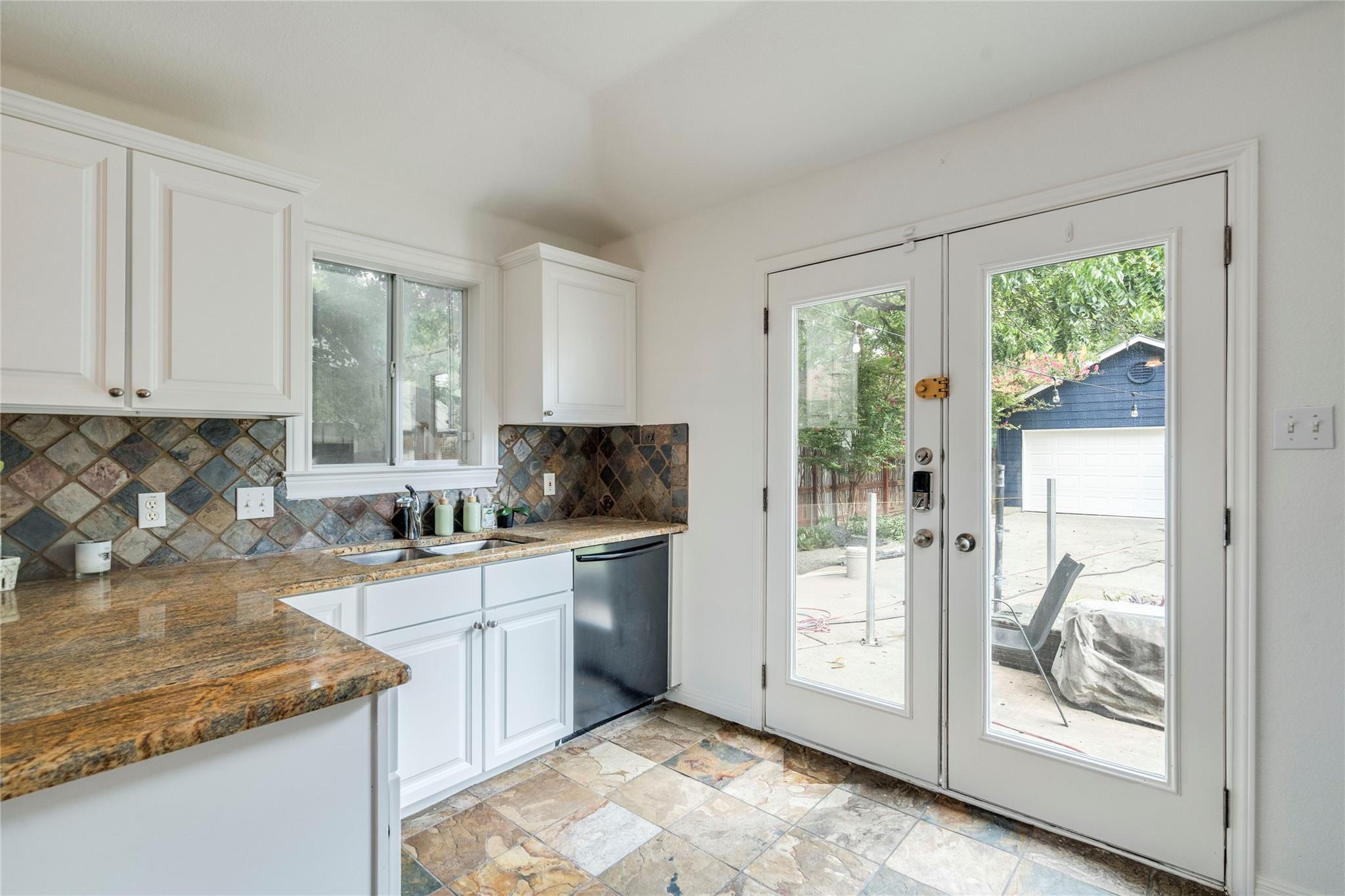 708 W Annie ST
