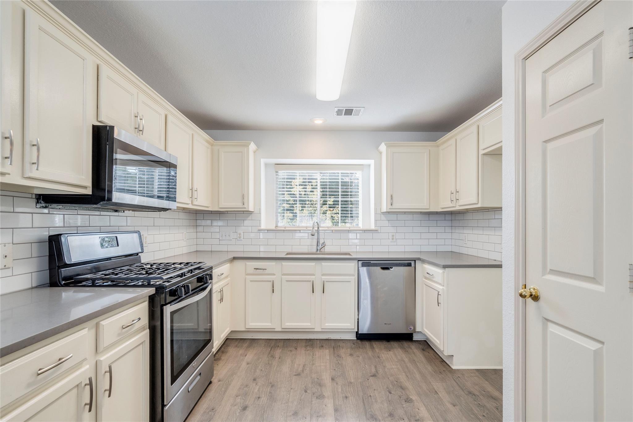 1521 Davis Mountain LOOP