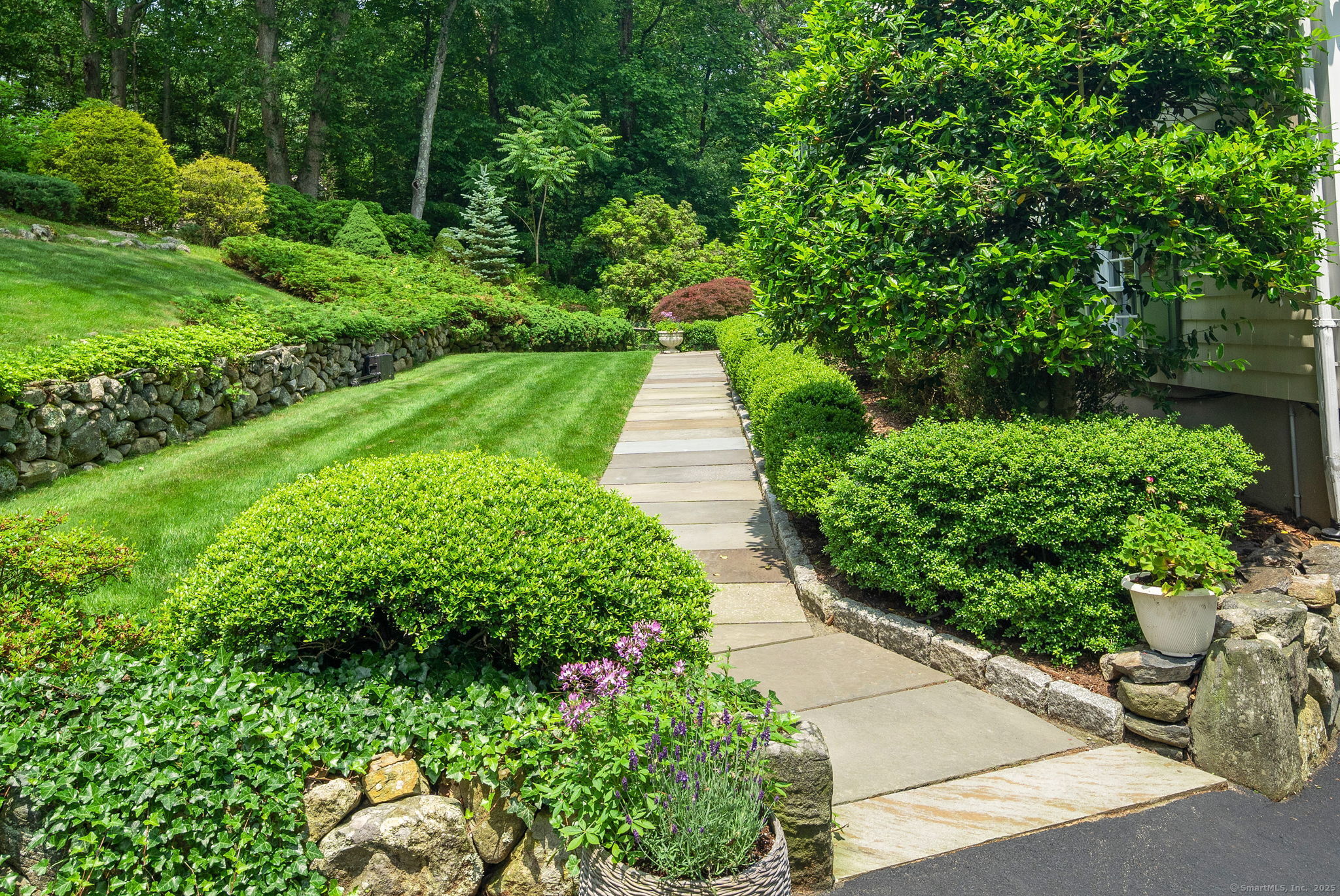 37 Woodridge Circle