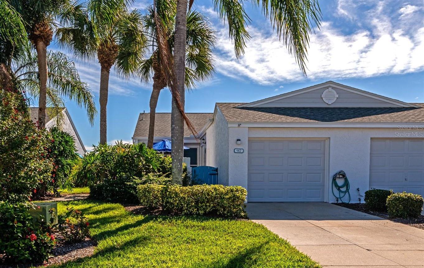 917 WATERSIDE LN