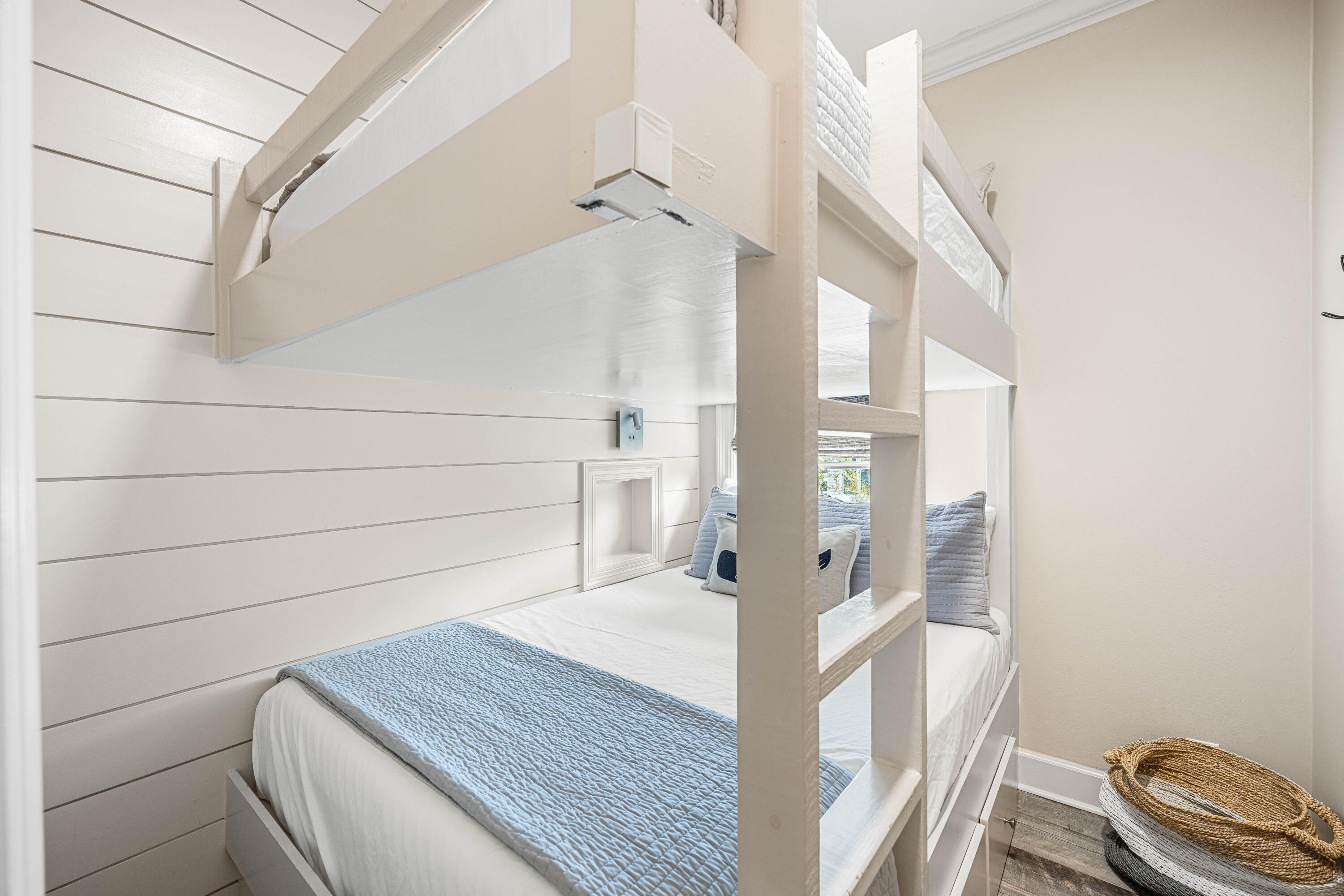 34 N Barrett Square # 2D