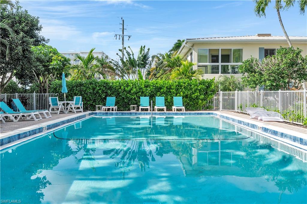 1950 Gulf Shore BLVD N # 201