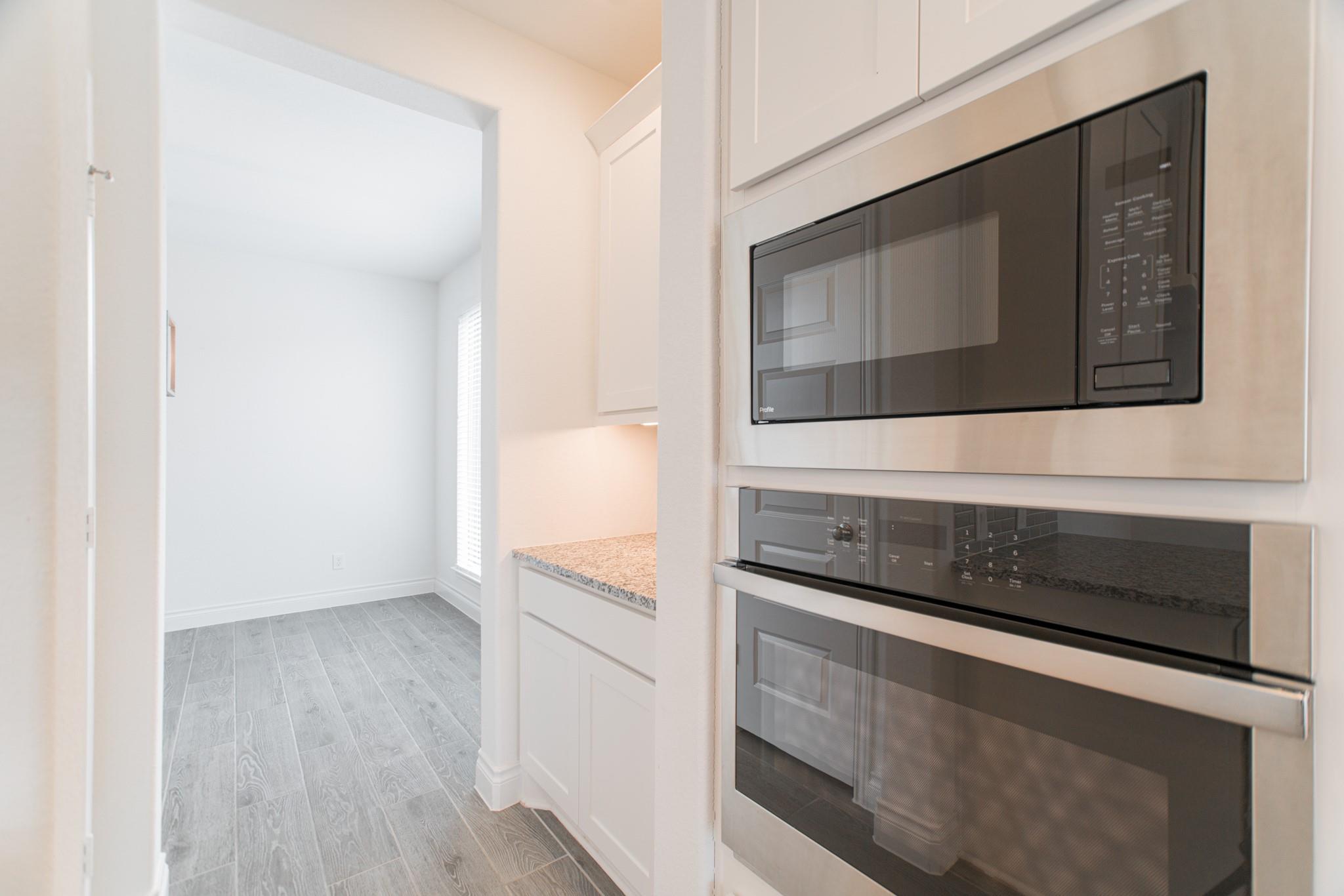 9430 Stablewood Lakes Lane